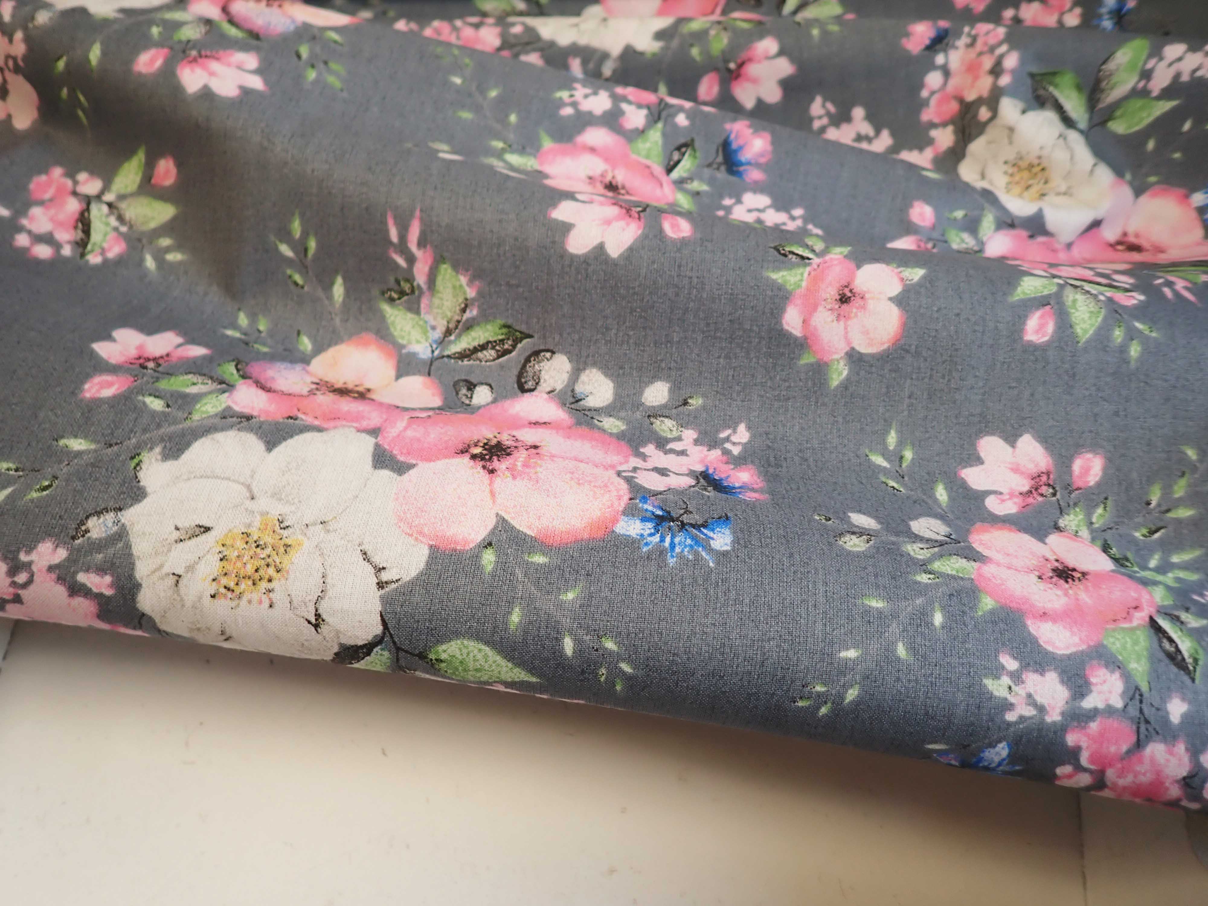 LÁTKA - ŠEDÁ + KVĚTY