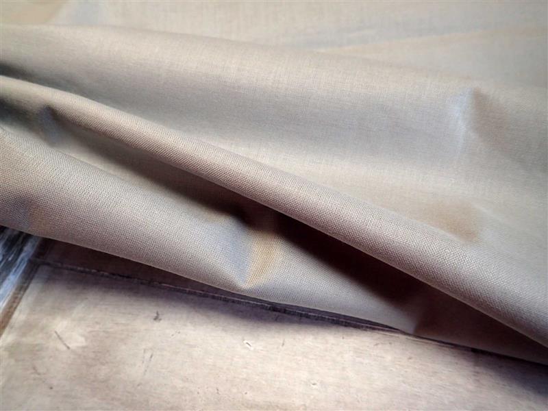 LÁTKA - JEDNOBAREVNÁ - SVĚTLE ŠEDÁ