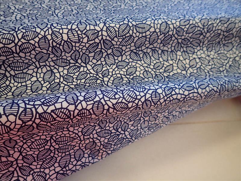 LÁTKA - BÍLÁ + TMAVĚ MODRÉ LÍSTEČKY