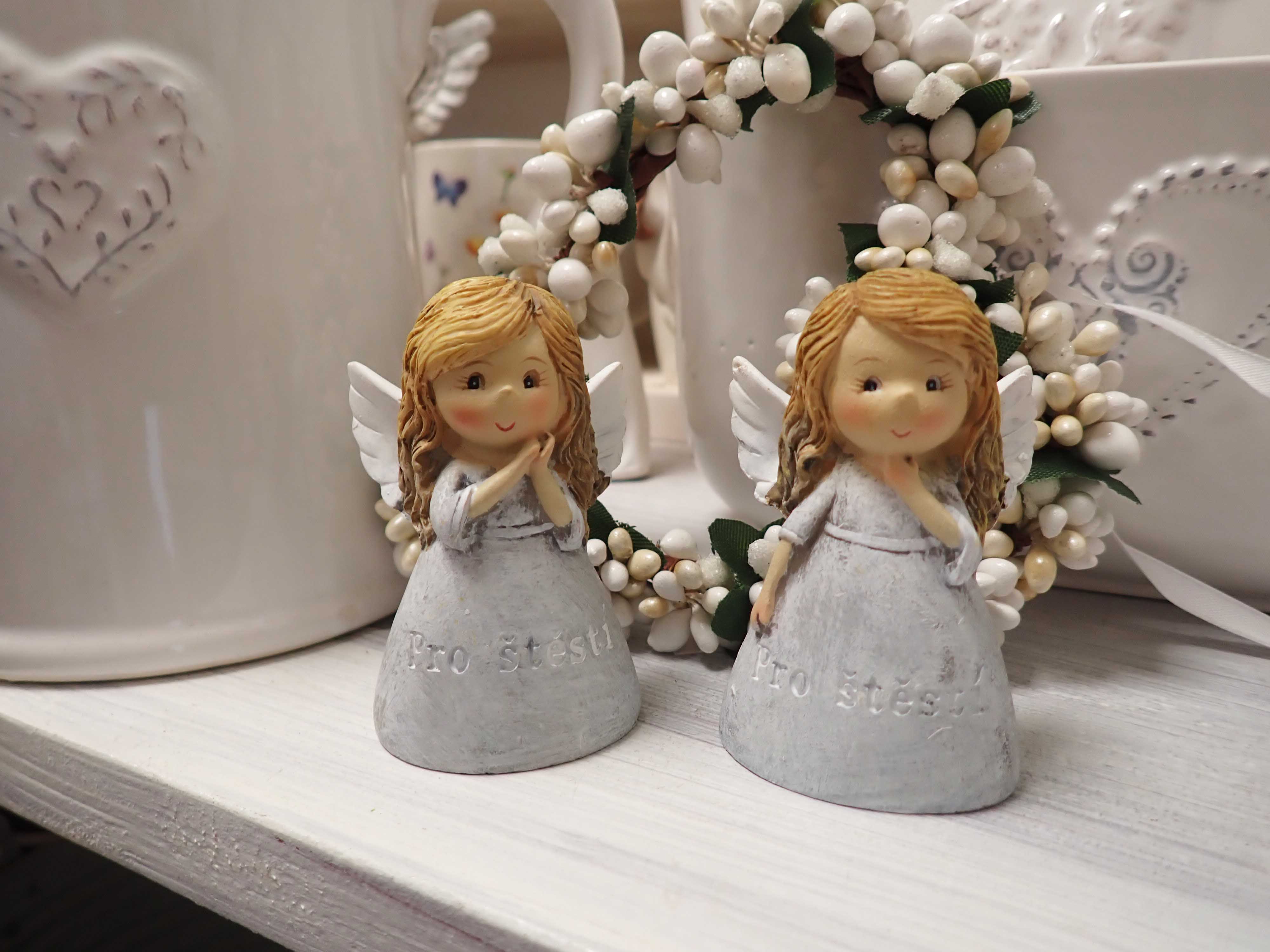 DEKORACE - ANDÍLEK PRO ŠTĚSTÍ - ŠEDÝ
