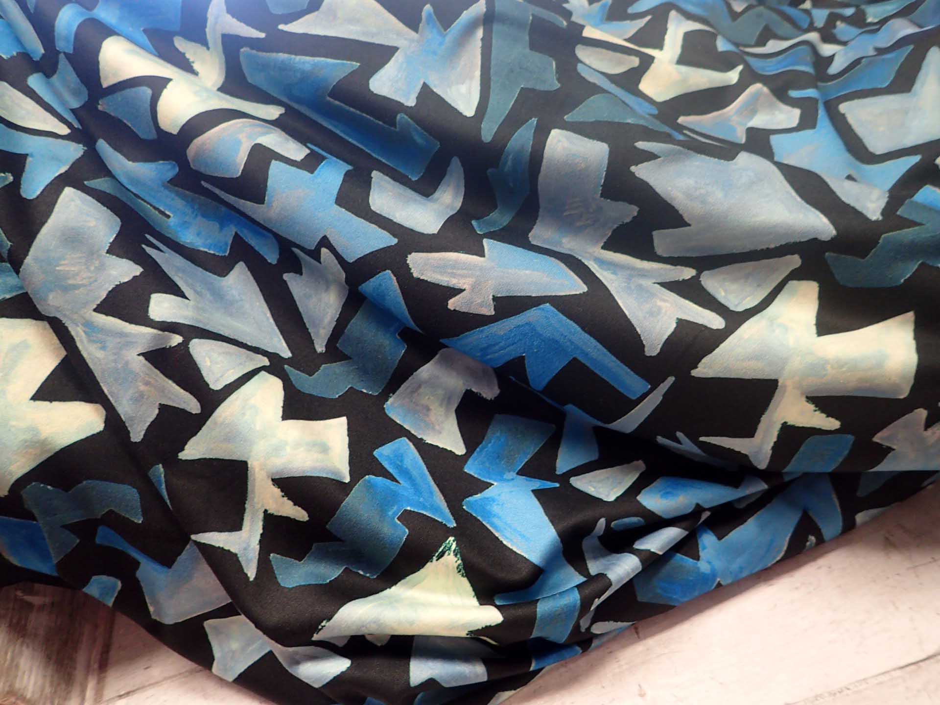 LÁTKA - FUNKČNÍ ÚPLET - MODRÁ GEOMETRIE