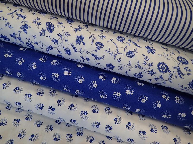 LÁTKA - TMAVĚ MODRÁ + BÍLÉ  KYTIČKY