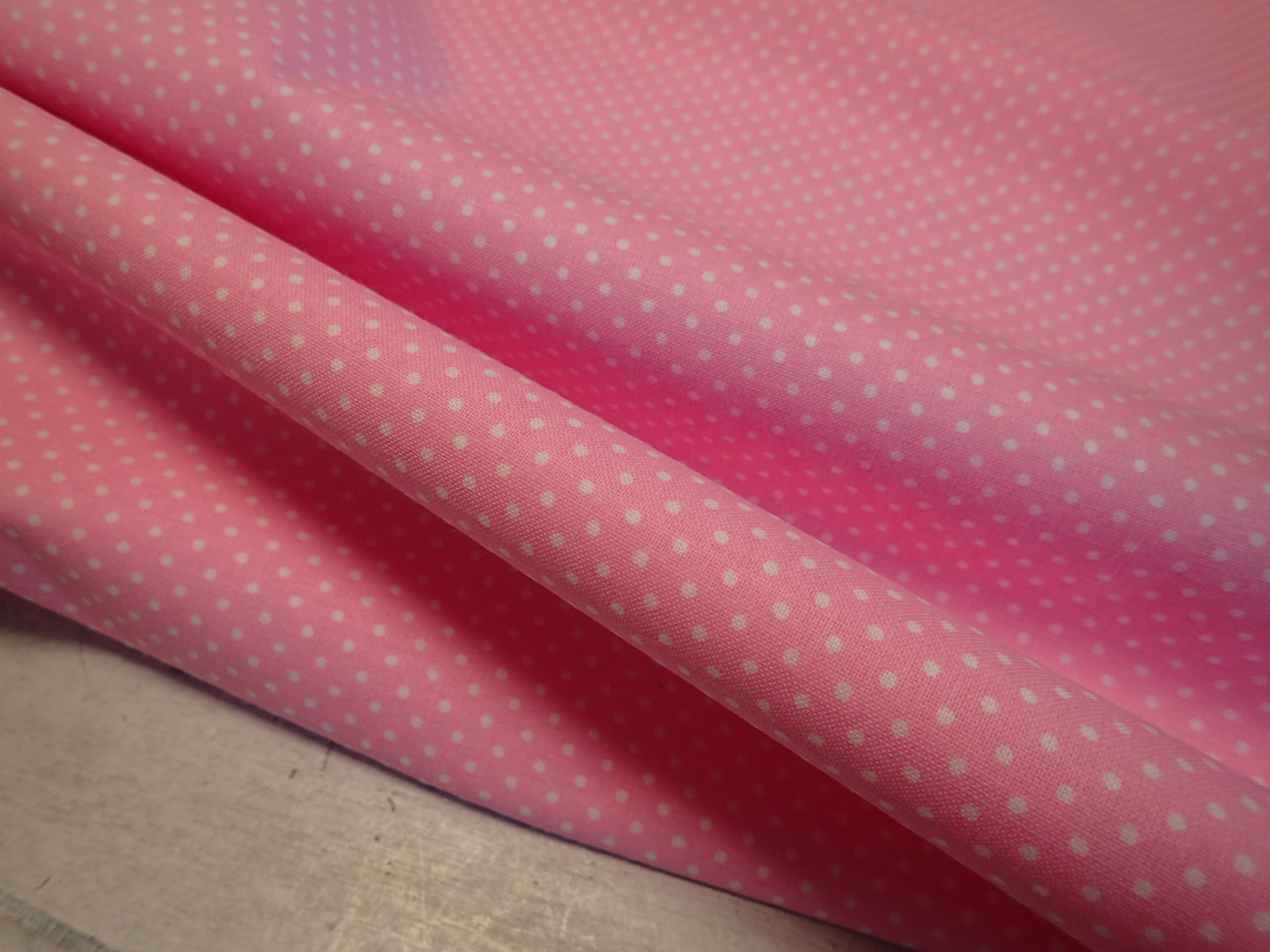 LÁTKA - RŮŽOVÝ PUNTÍK