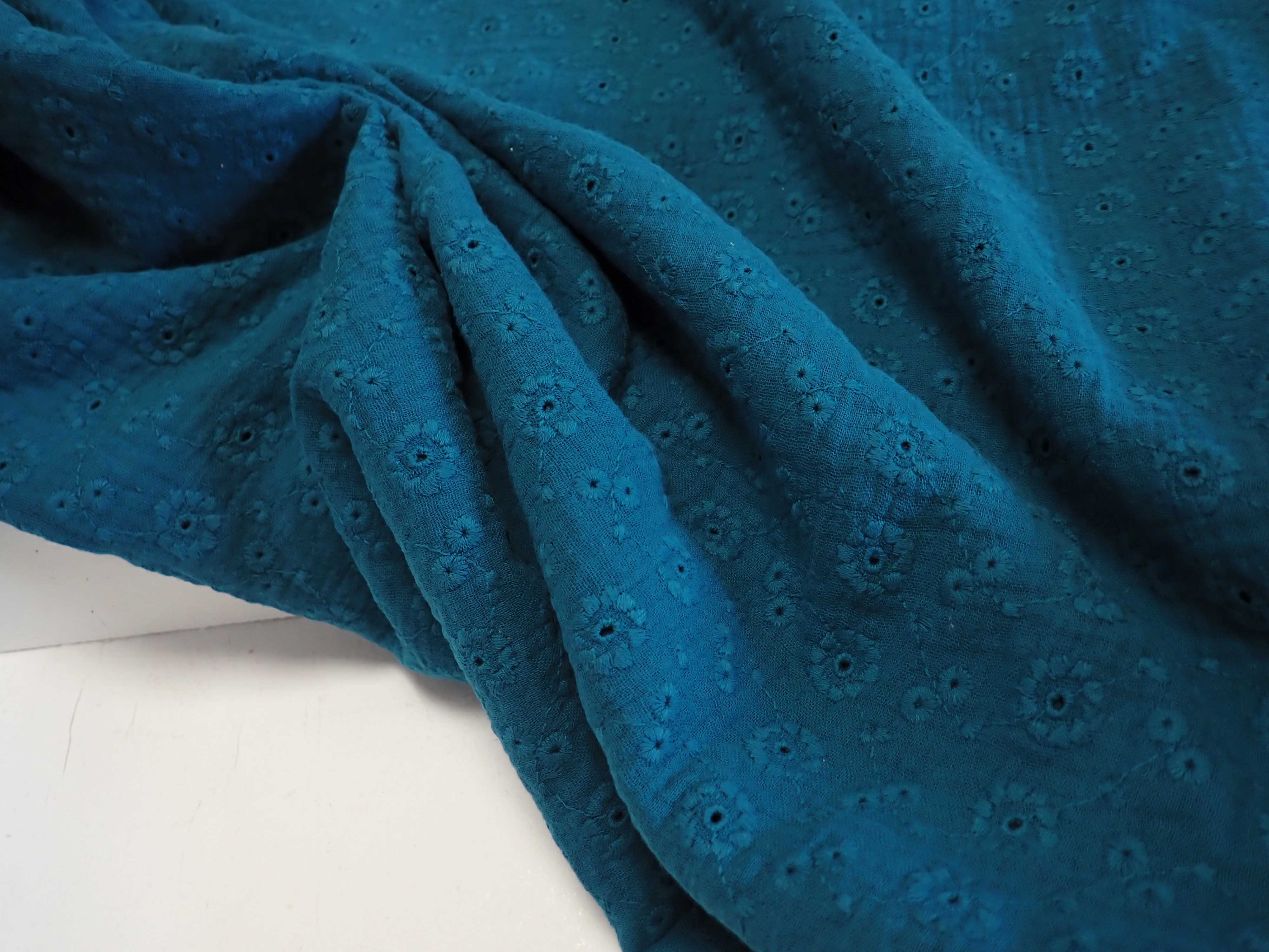 VYŠÍVANÁ DVOJITÁ GÁZOVINA - MUŠELÍN - PETROLEJOVÁ