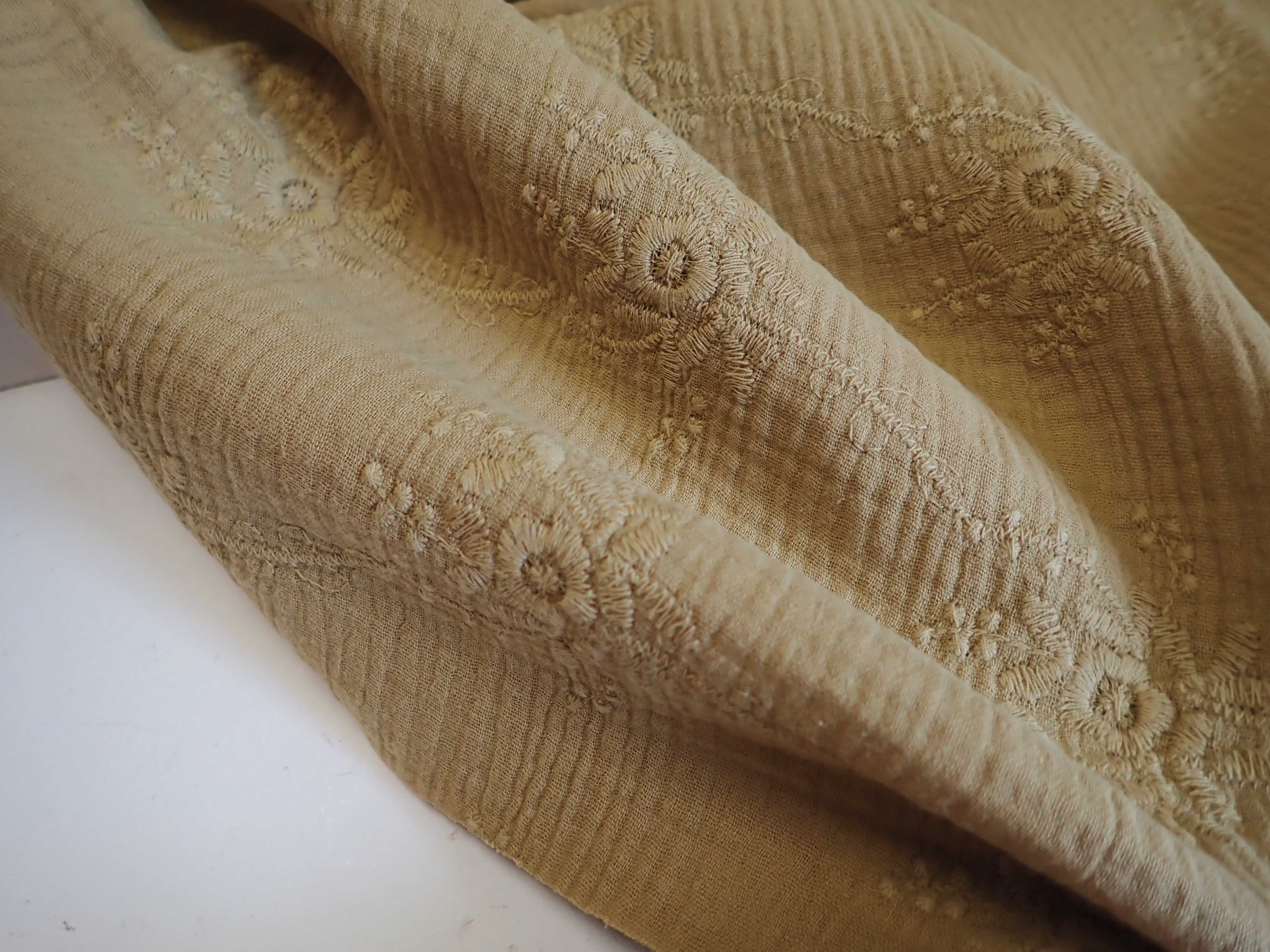 DVOJITÁ GÁZOVINA - MUŠELÍN - PÍSKOVÁ - VYŠÍVANÁ