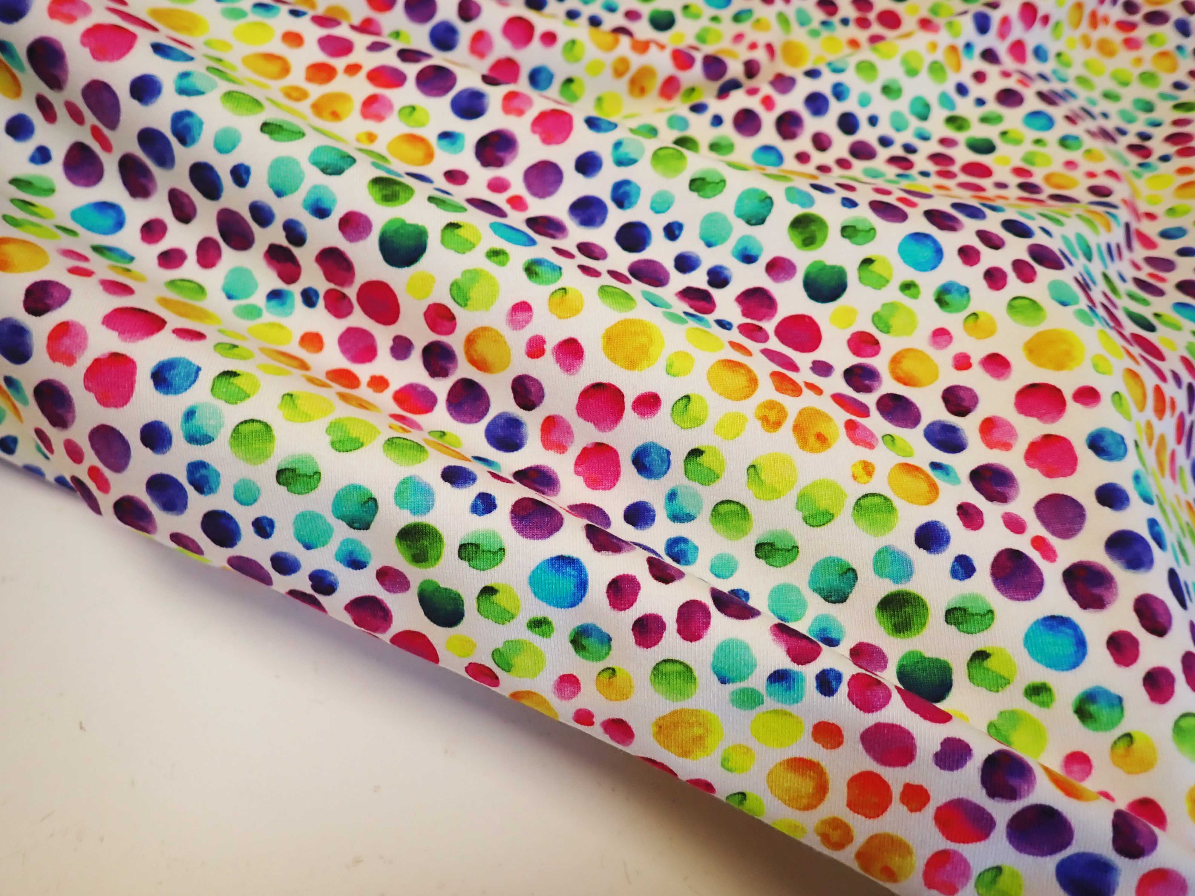 PLETENINA - JERSEY - FOTOTISK - BAREVNÉ PUNTÍKY