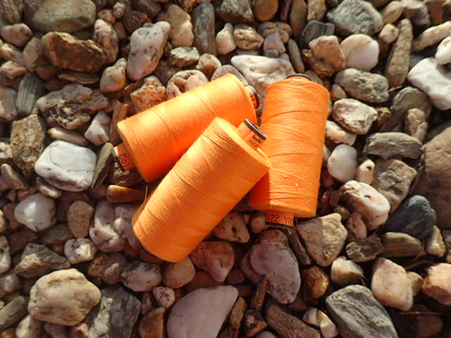 nit - ORANŽOVÁ - AMANN - BELFIL S - 100% polyesterová - VYSOCEPEVNOSTNÍ - 1000 m