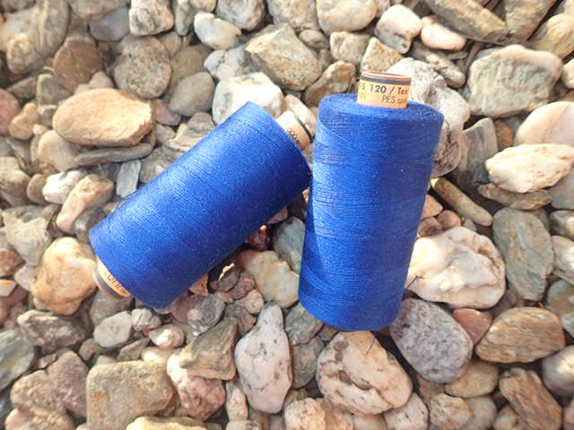 nit - TMAVĚ MODRÁ - AMANN - BELFIL S - 100% polyesterová - VYSOCEPEVNOSTNÍ - 1000 m