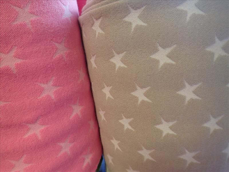 ELASTICKÝ NÁPLET - METRÁŽ - BÉŽOVÉ HVĚZDIČKY