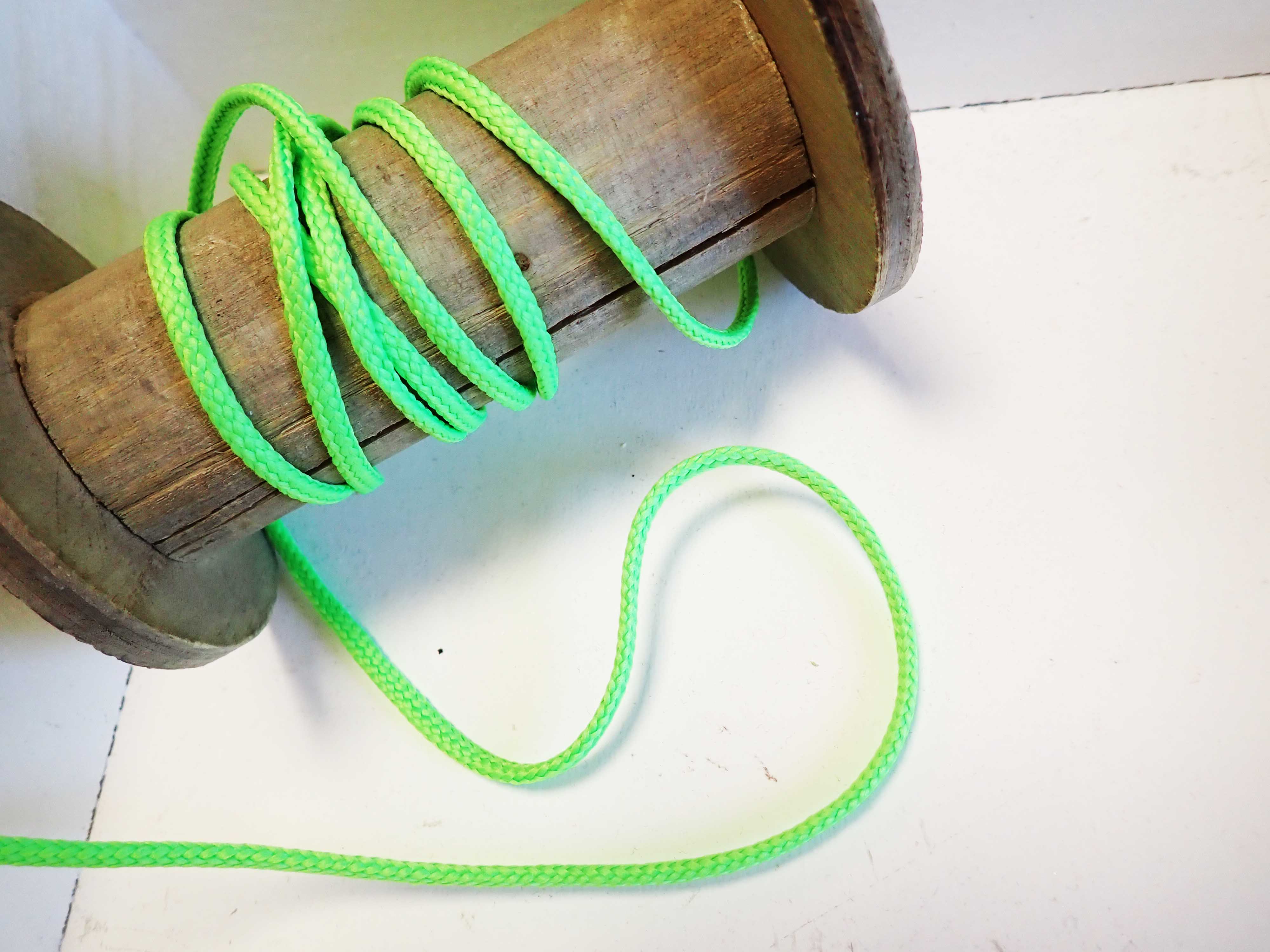 Oděvní šňůra - JARNÍ ZELENÁ