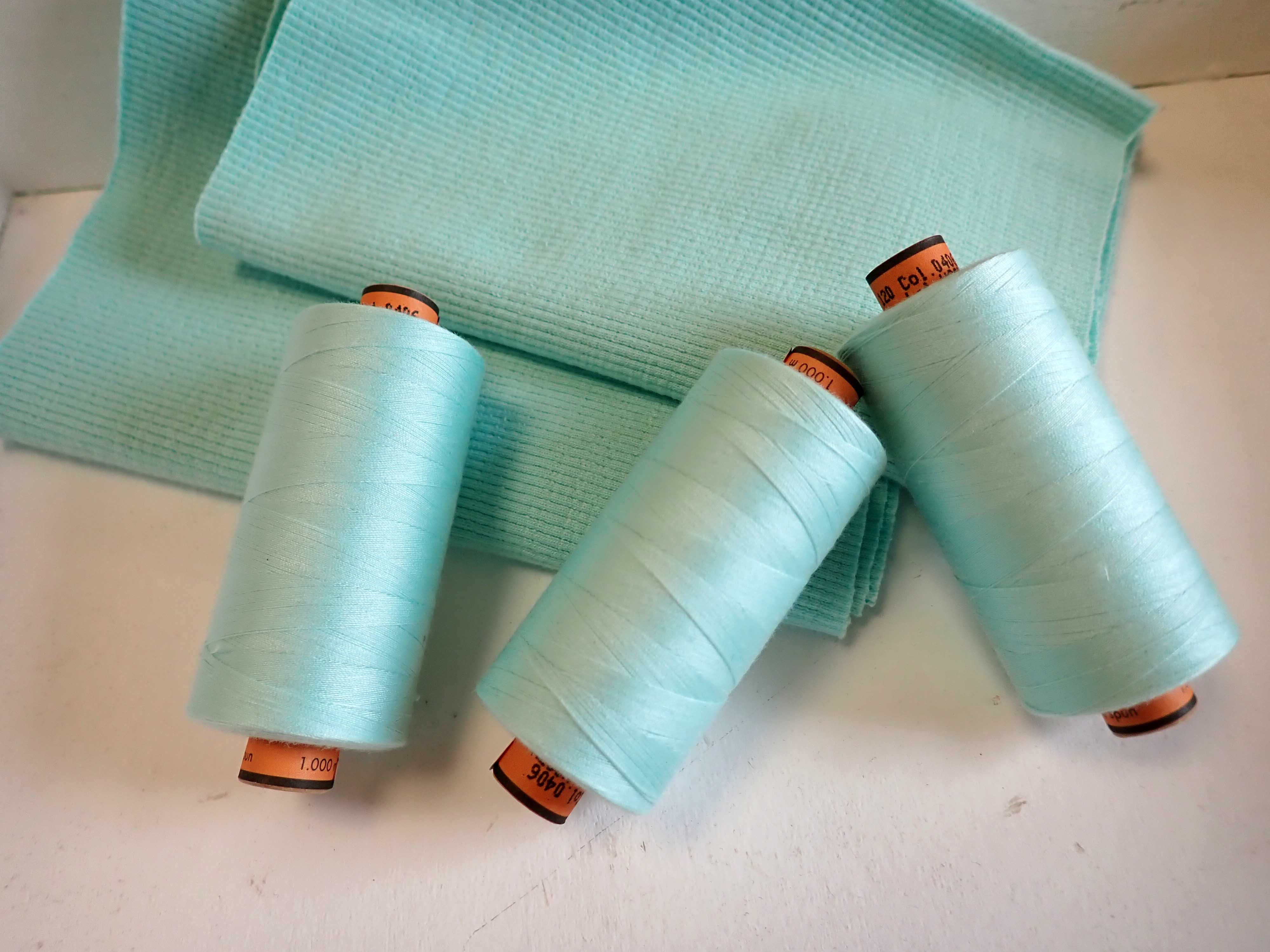 nit - MENTOLOVÁ - AMANN - BELFIL S - 100% polyesterová - VYSOCEPEVNOSTNÍ - 1000 m