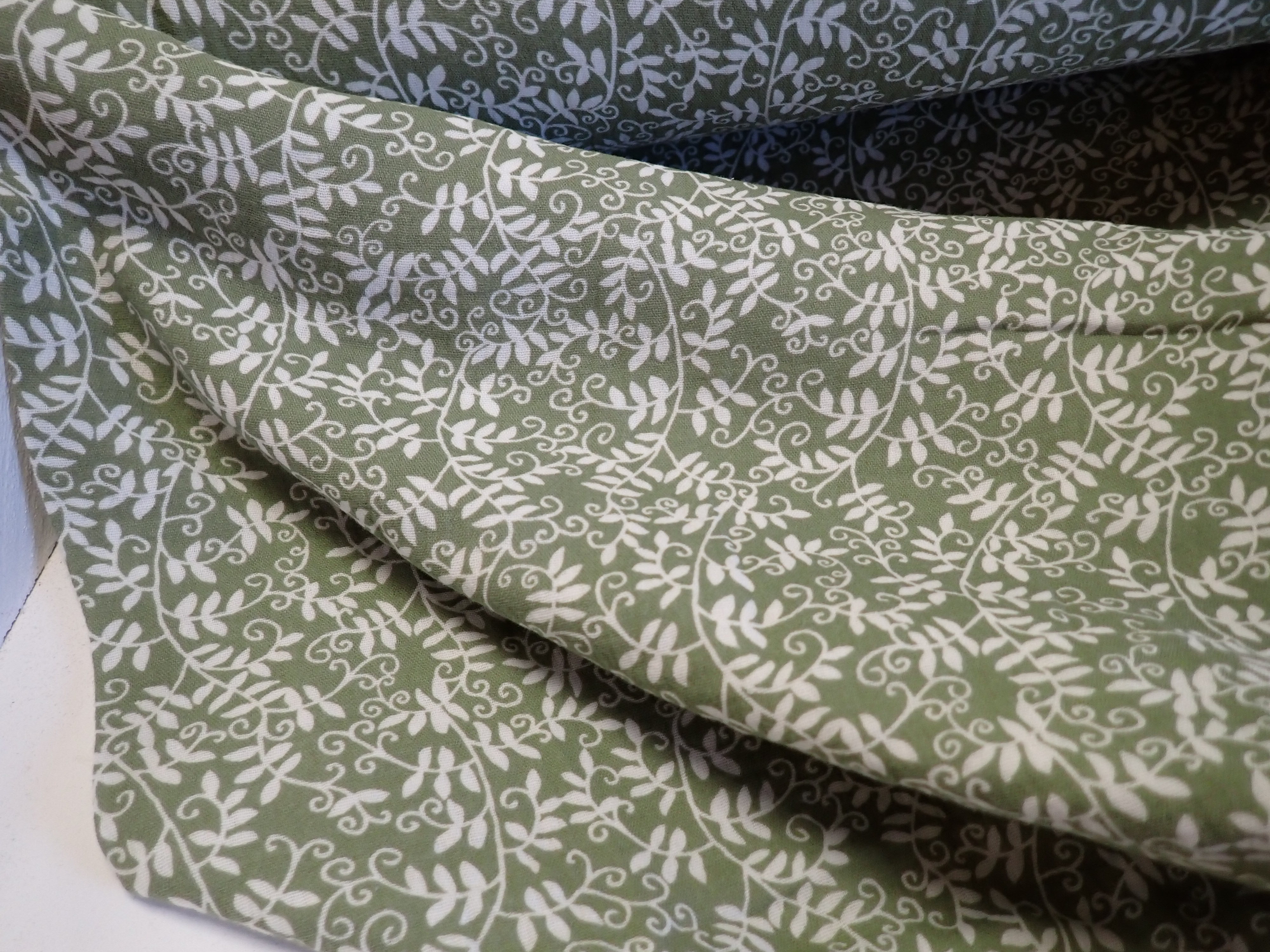 MUŠELÍN - DVOJITÁ GÁZOVINA - ZELENÁ + VĚTVIČKY