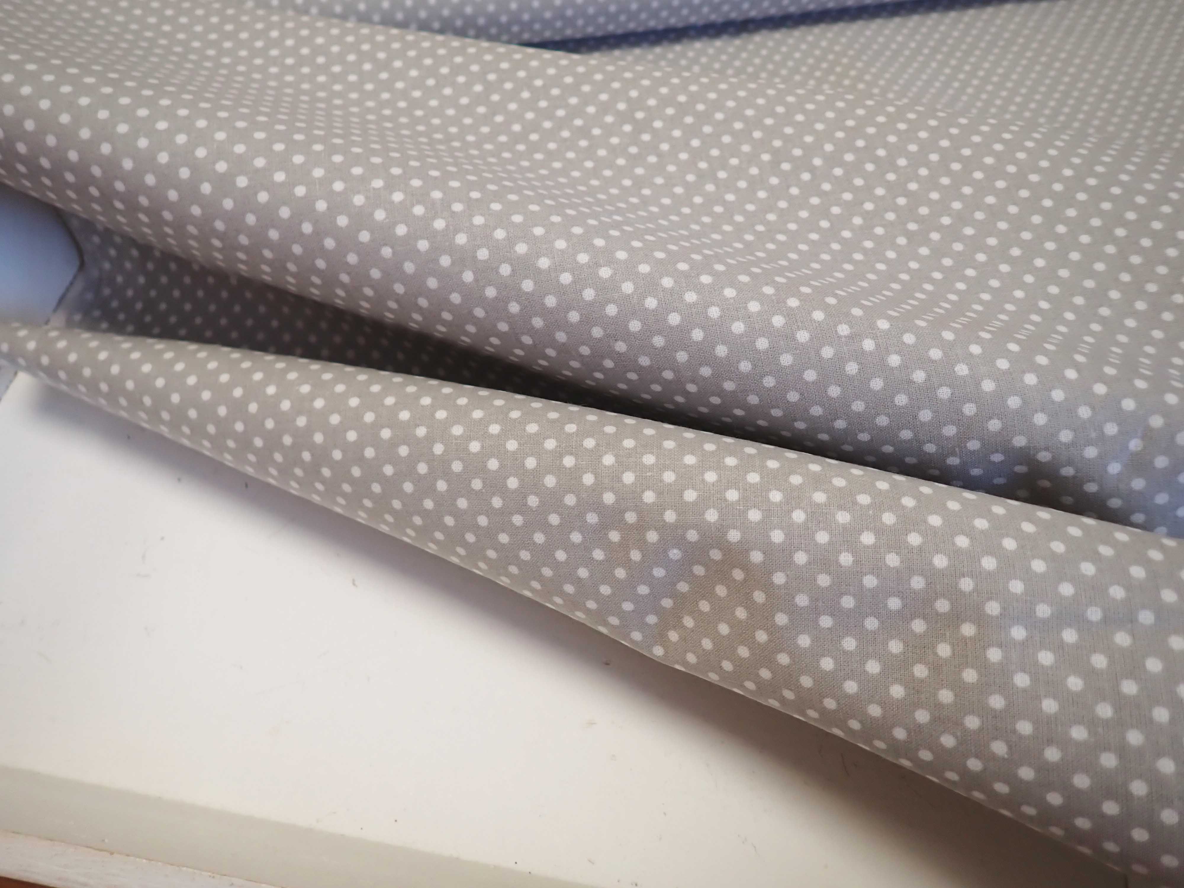 LÁTKA - ŠEDÝ PUNTÍK