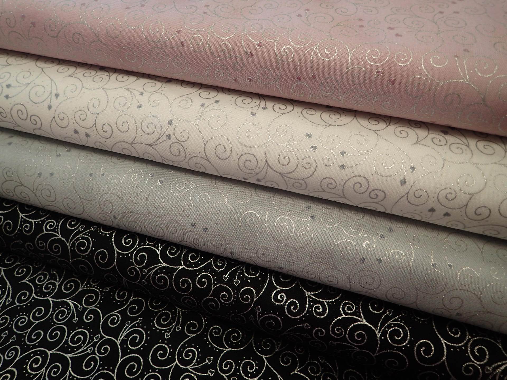 LÁTKA - VÁNOČNÍ - ČERNÁ + STŘÍBRNÉ ORNAMENTY