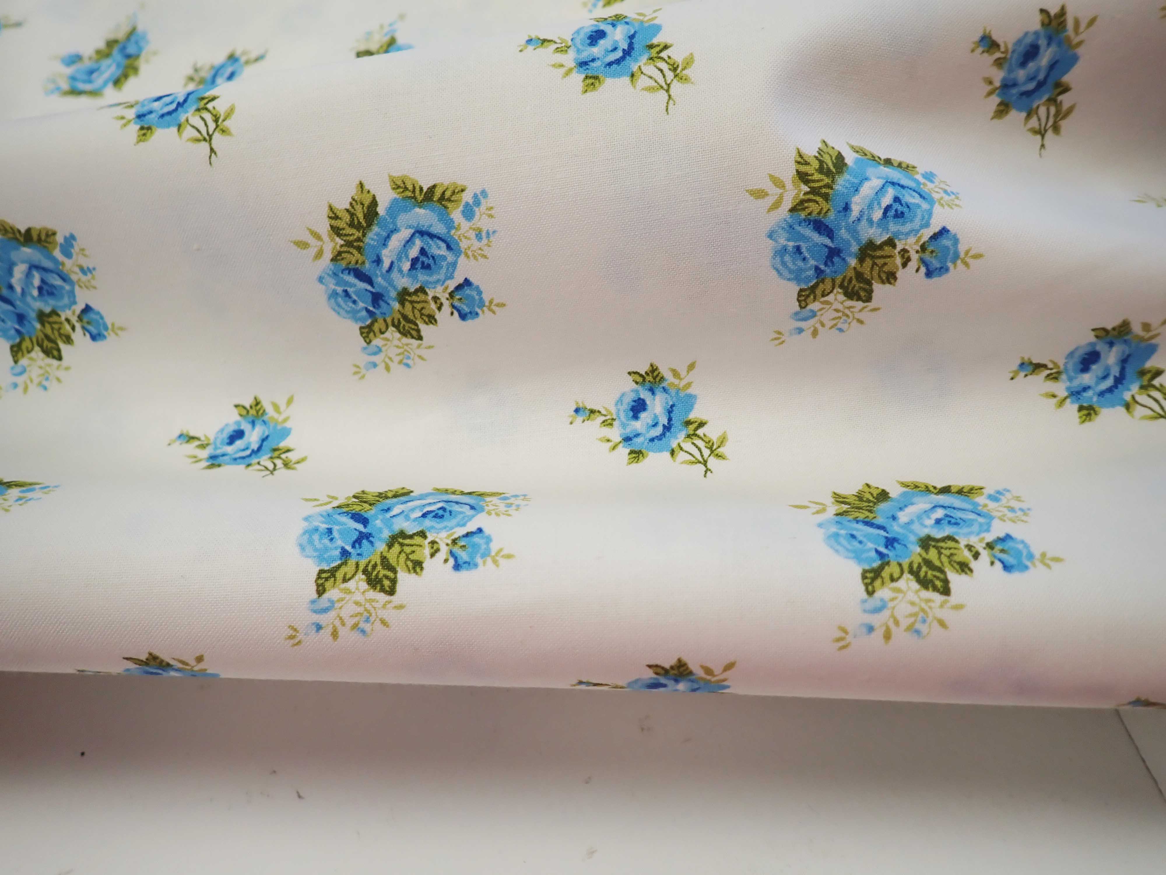 LÁTKA - TYRKYSOVÉ RŮŽIČKY