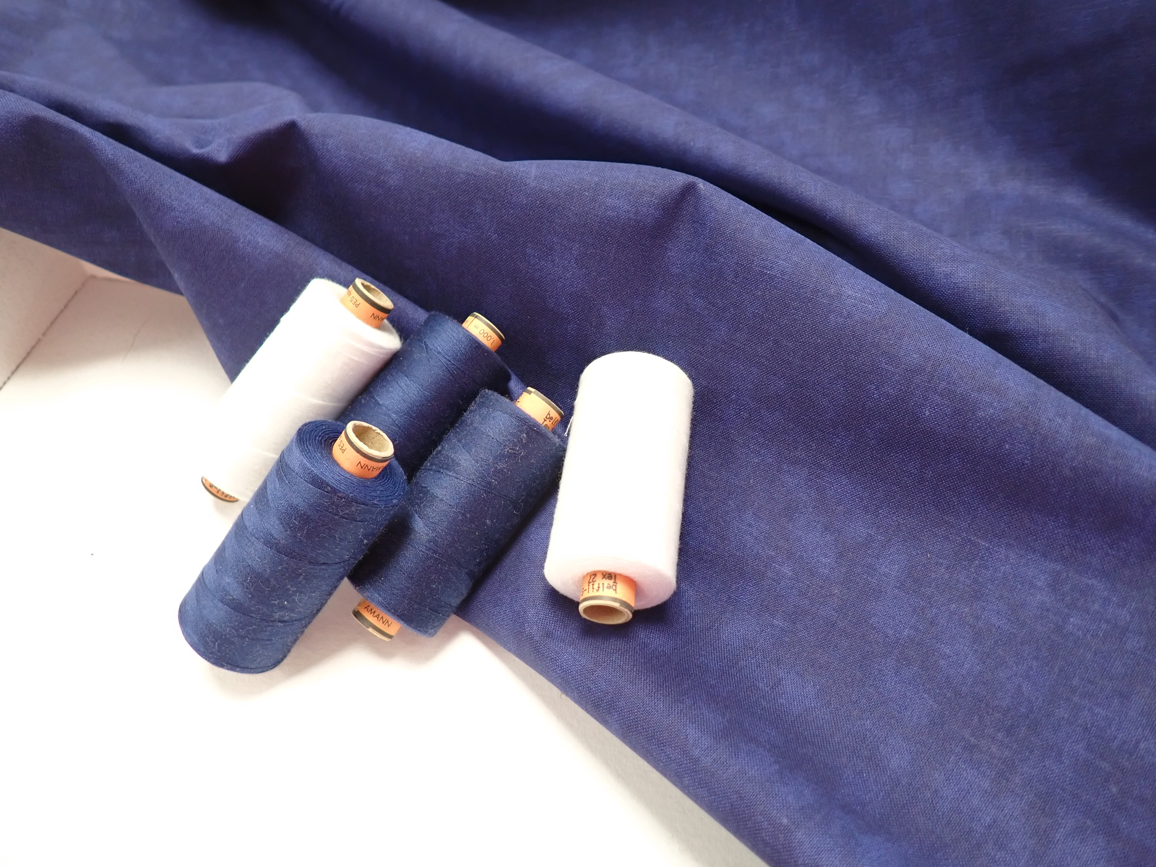 LÁTKA - TMAVĚ MODRÝ MRAMOR