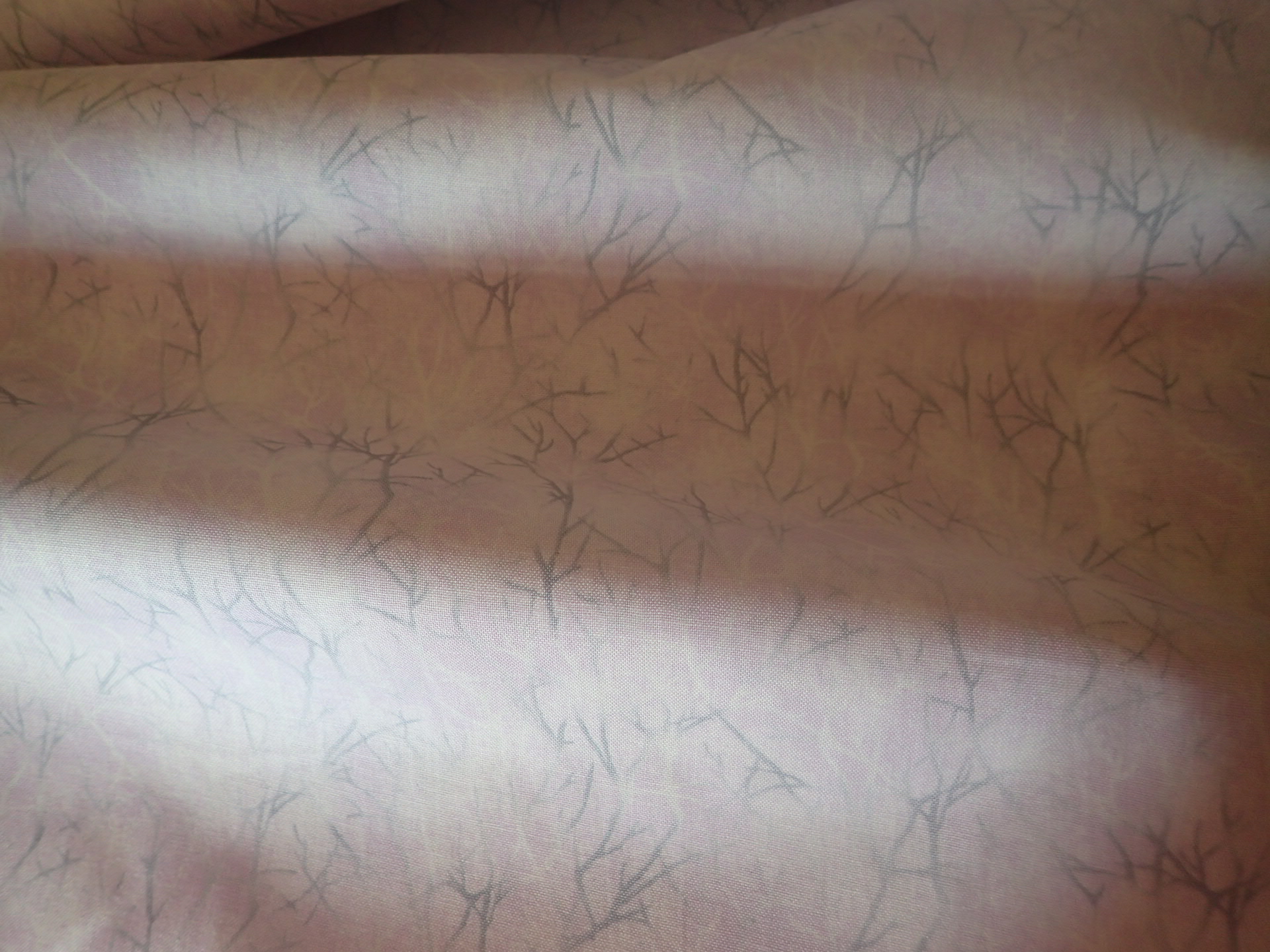 LÁTKA  - SVĚTLE FIALOVÁ + ŠEDÉ VĚTVIČKY