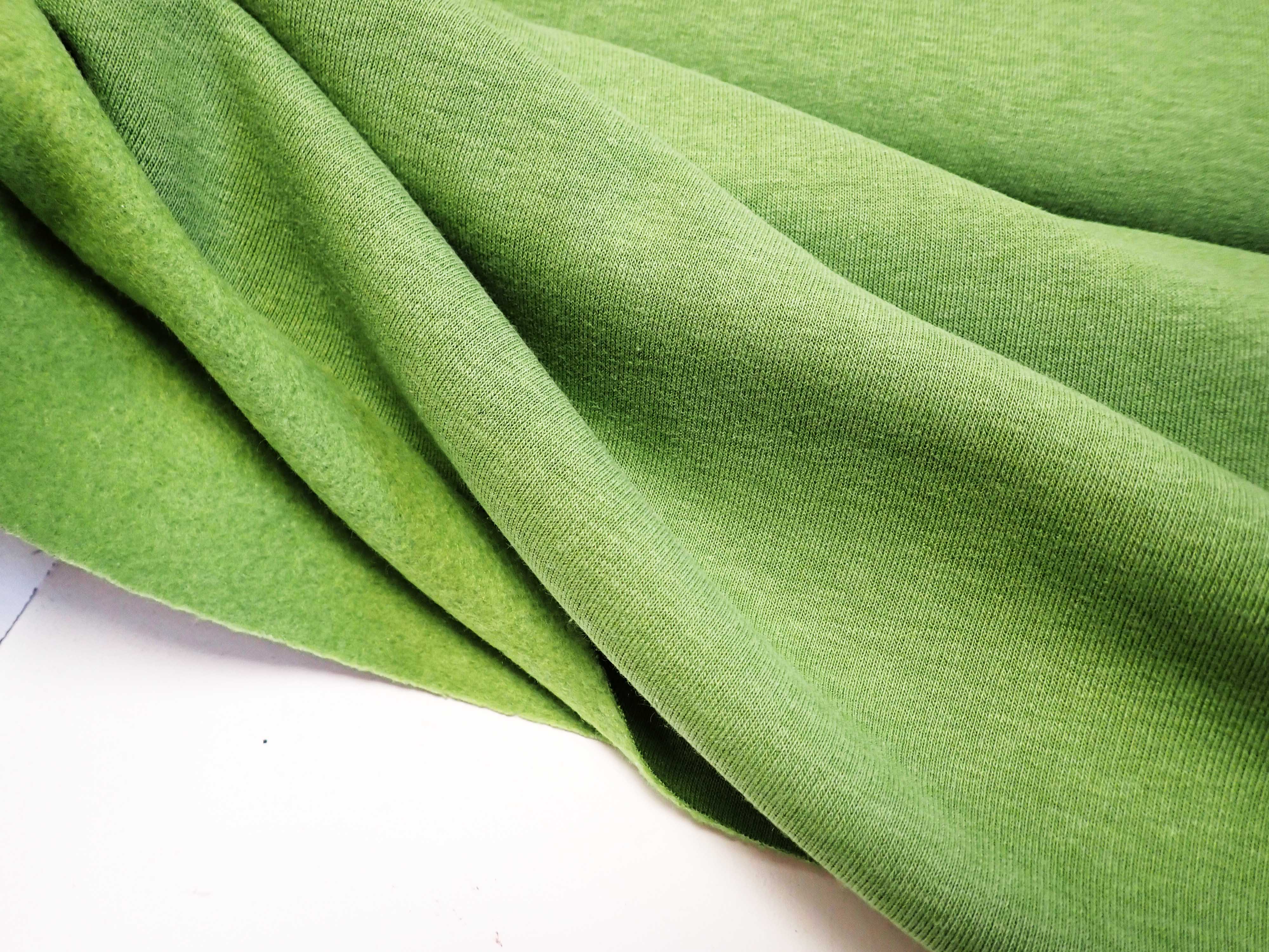 TEPLÁKOVINA - OLIVOVĚ ZELENÁ - POČESANÁ