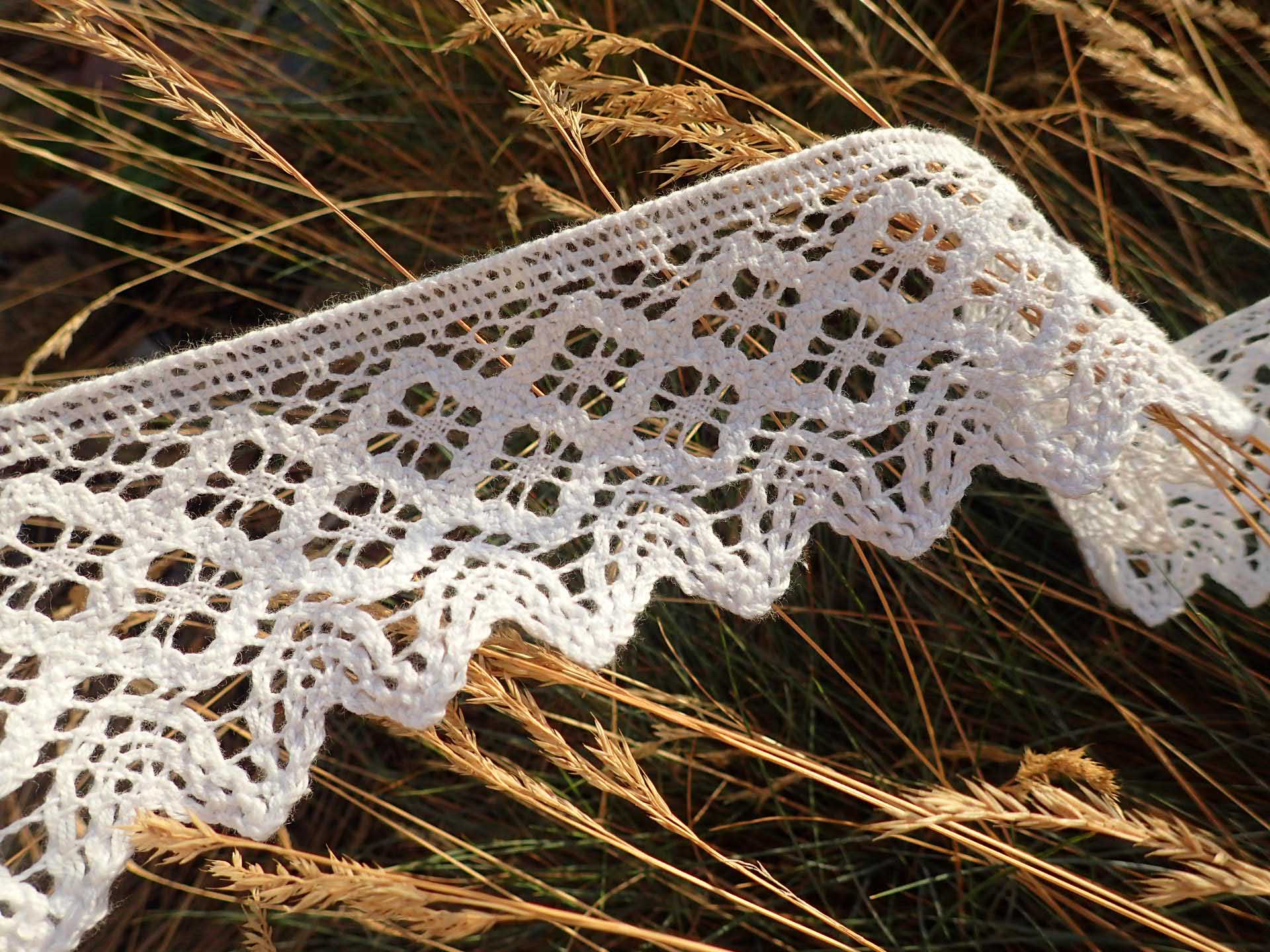 KRAJKA - PALIČKOVANÁ - BÍLÁ - š. 68 mm