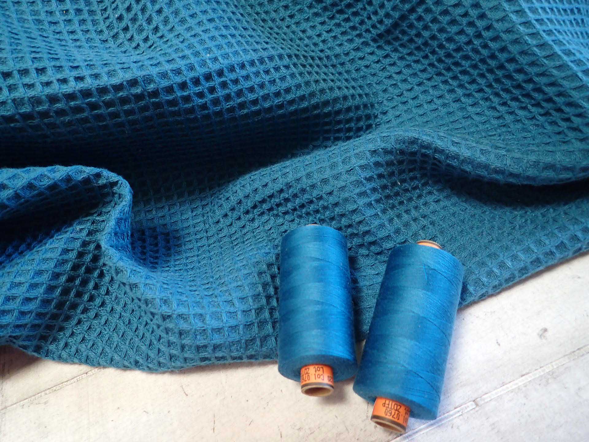 LÁTKA - WAFFLE - PETROLEJOVÁ