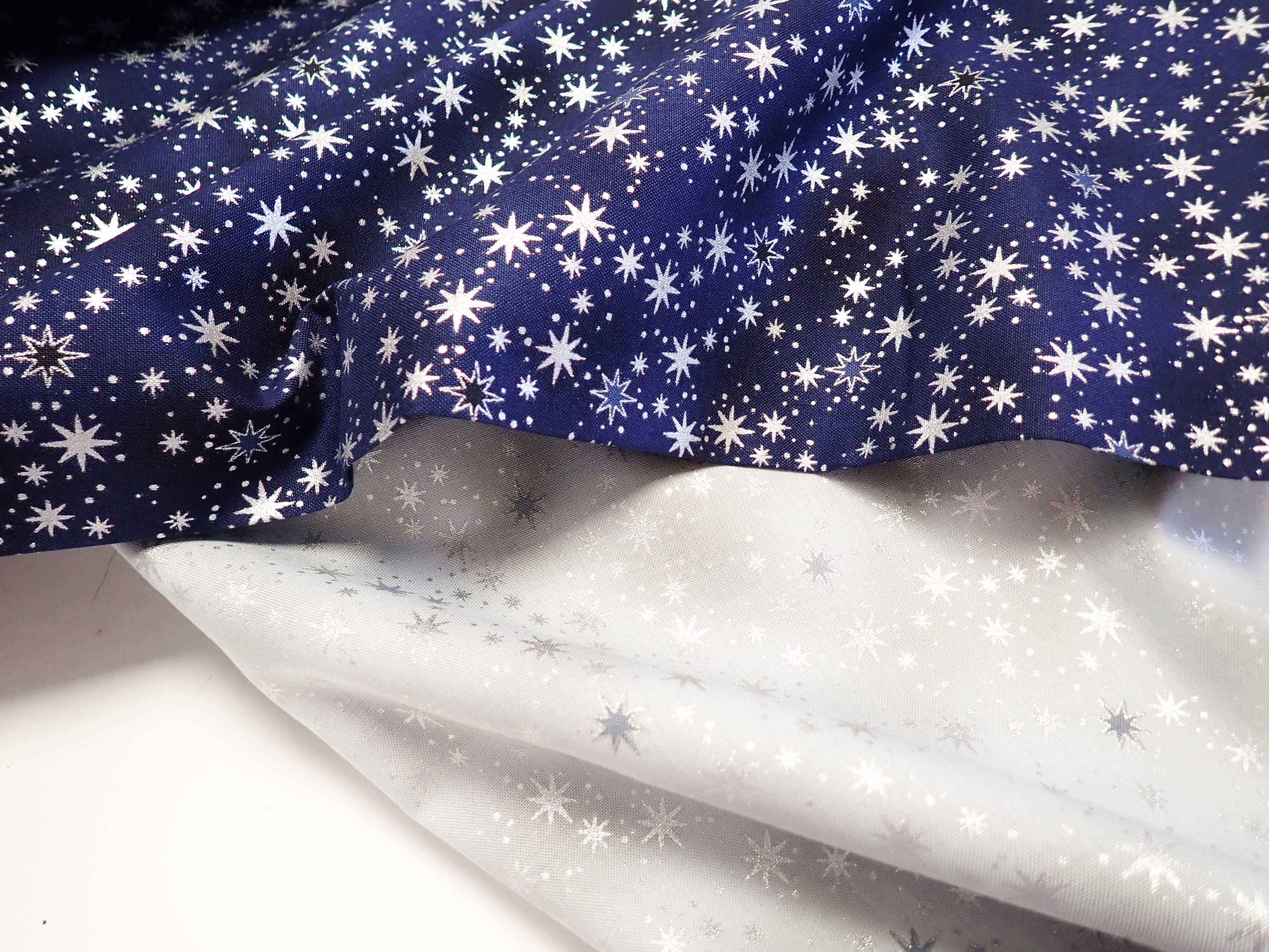 LÁTKA - VÁNOČNÍ - TMAVĚ MODRÁ + STŘÍBRNÉ HVĚZDIČKY