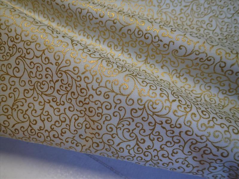 LÁTKA - VÁNOČNÍ - BÍLÁ + ZLATÉ ORNAMENTY