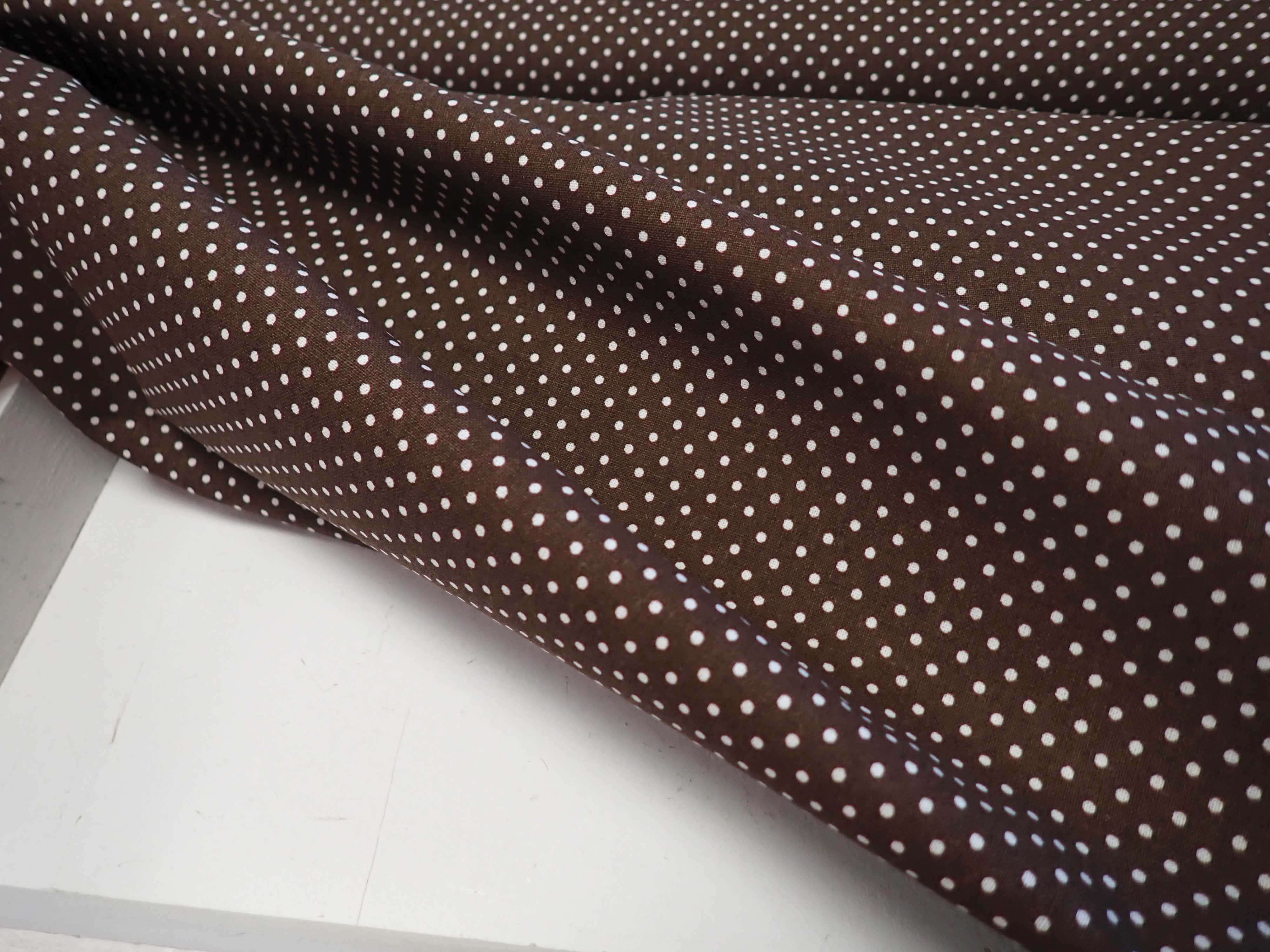 LÁTKA - HNĚDÝ PUNTÍK