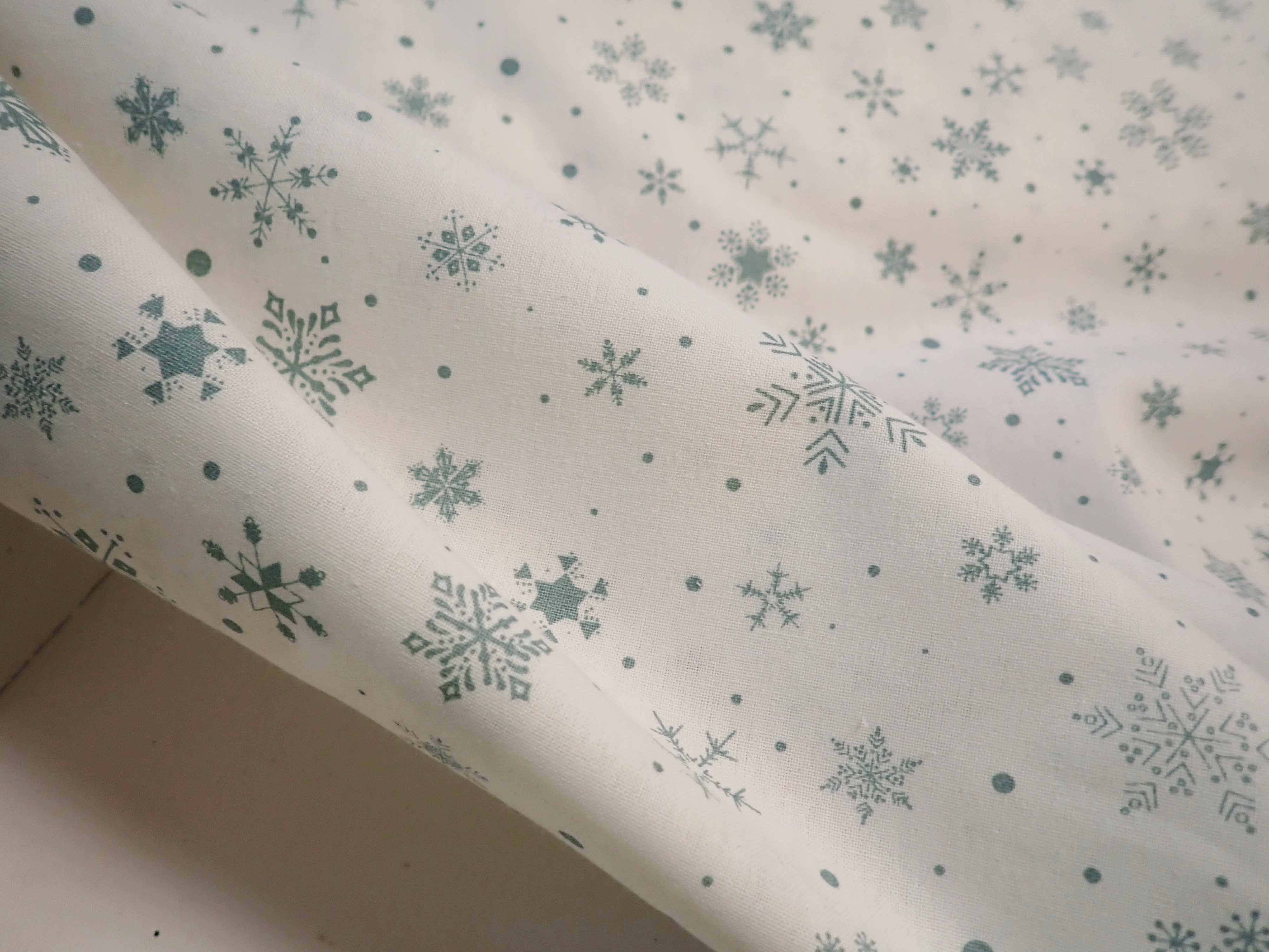 LÁTKA - VÁNOČNÍ - ZELENOOCELOVÉ VLOČKY