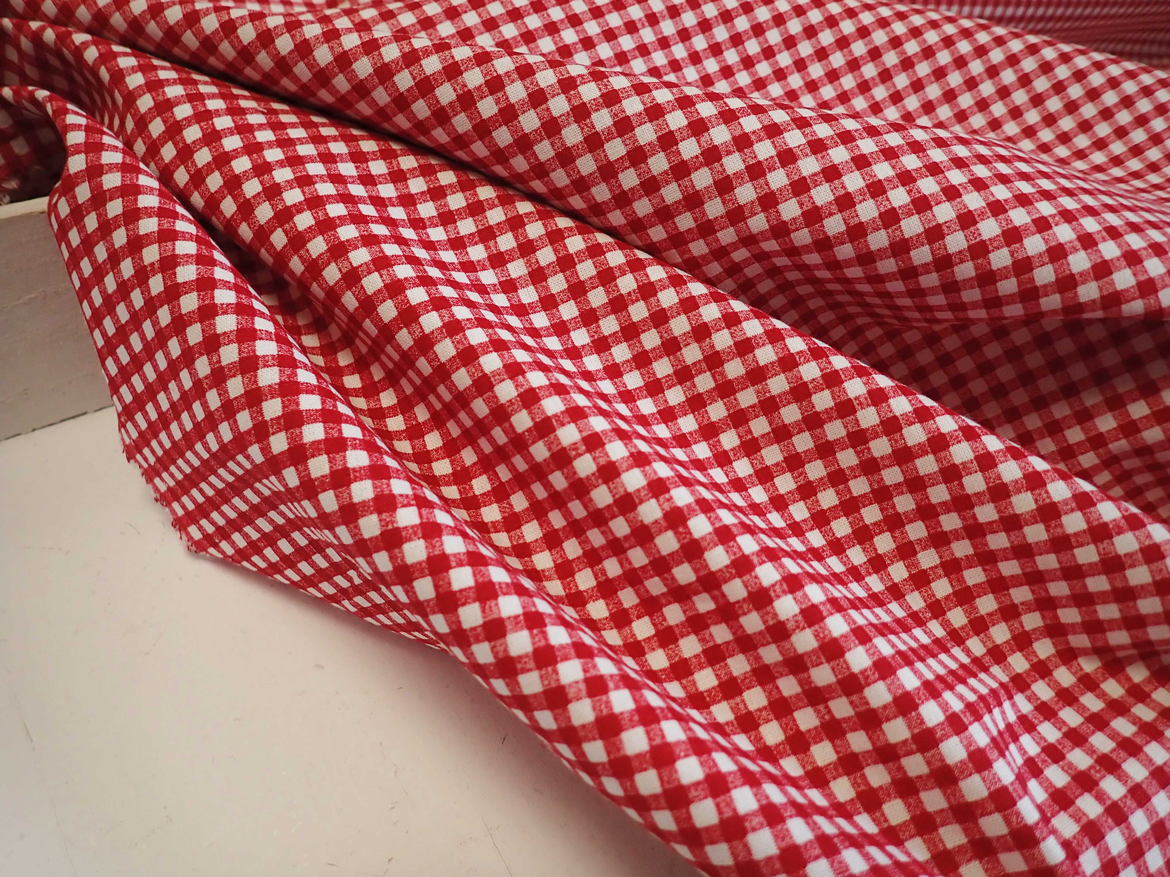 LÁTKA - ČERVENÁ DROBNÁ KOSTIČKA