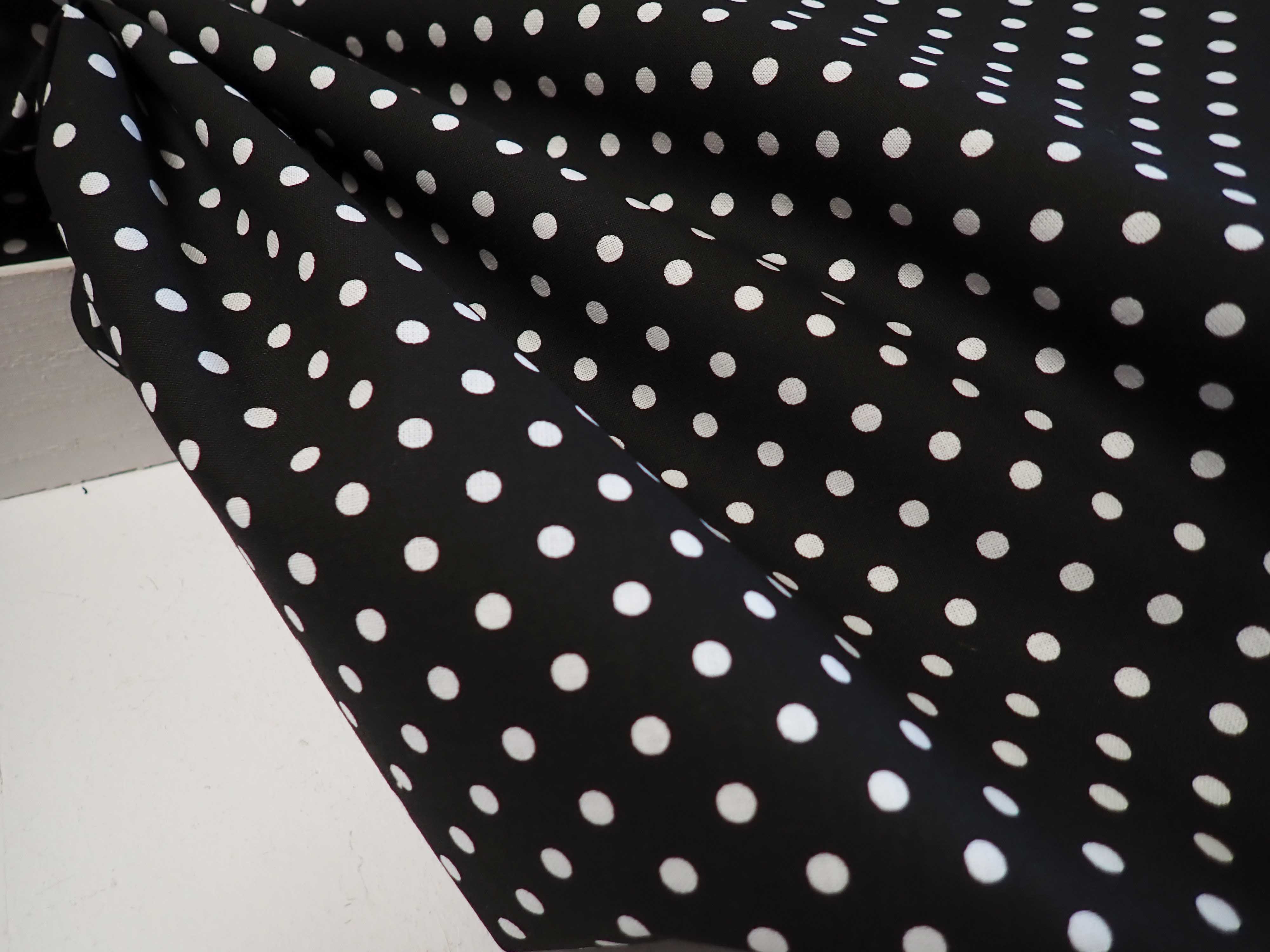 LÁTKA - ČERNÁ + BÍLÝ PUNTÍK