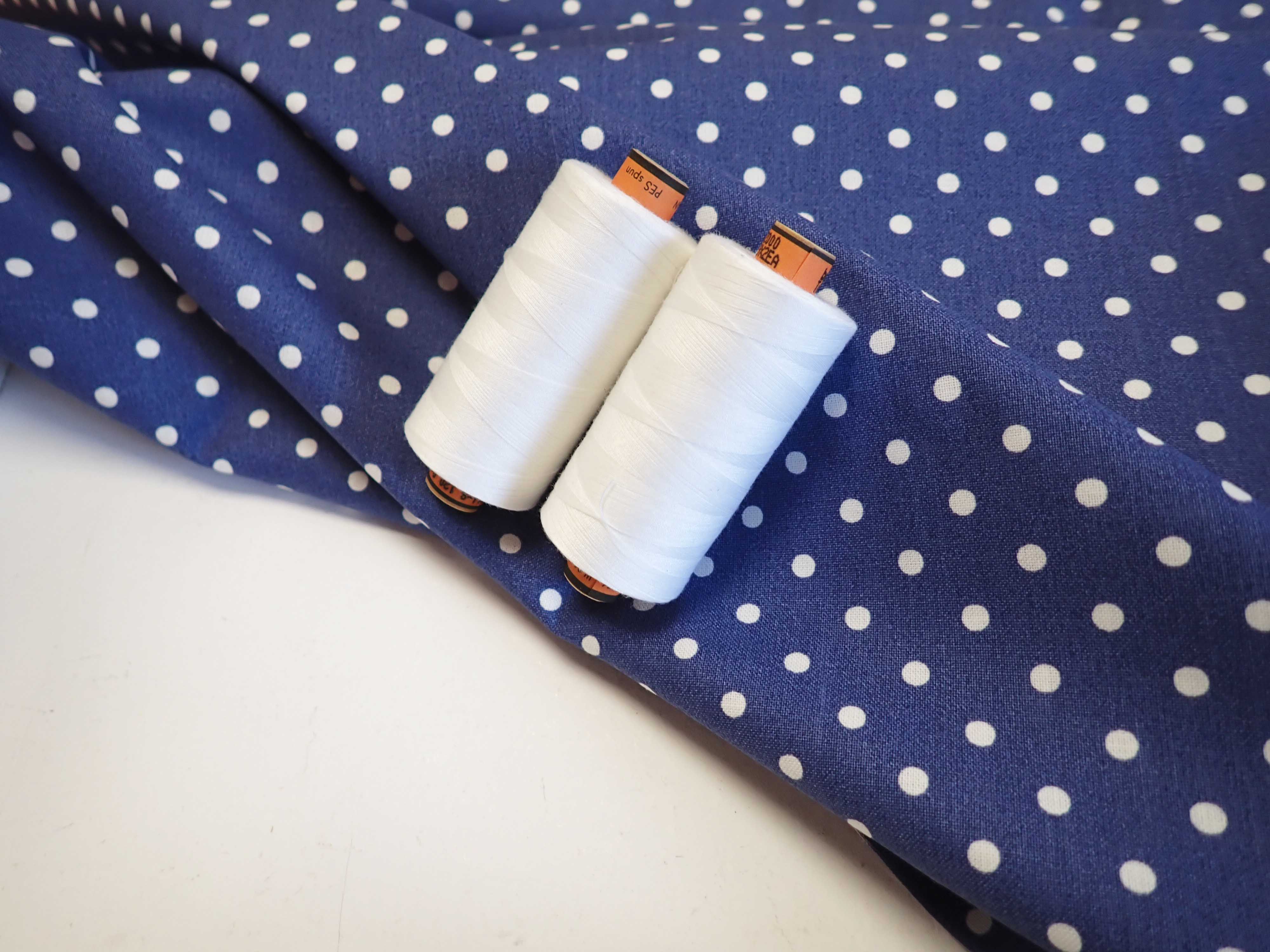 LÁTKA - DŽÍNOVĚ MODRÉ PUNTÍKY