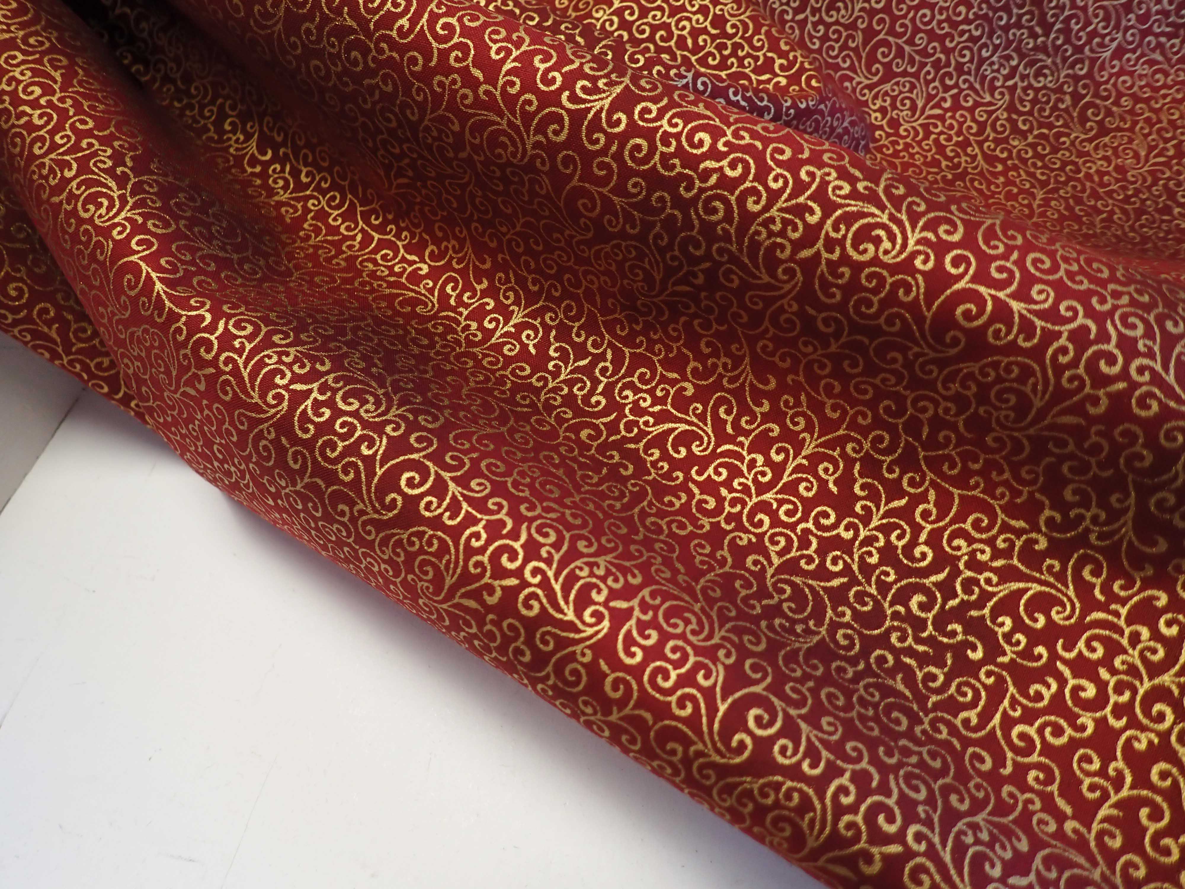 LÁTKA - VÁNOČNÍ - ČERVENÝ MRAMOR + ZLATÉ ORNAMENTY