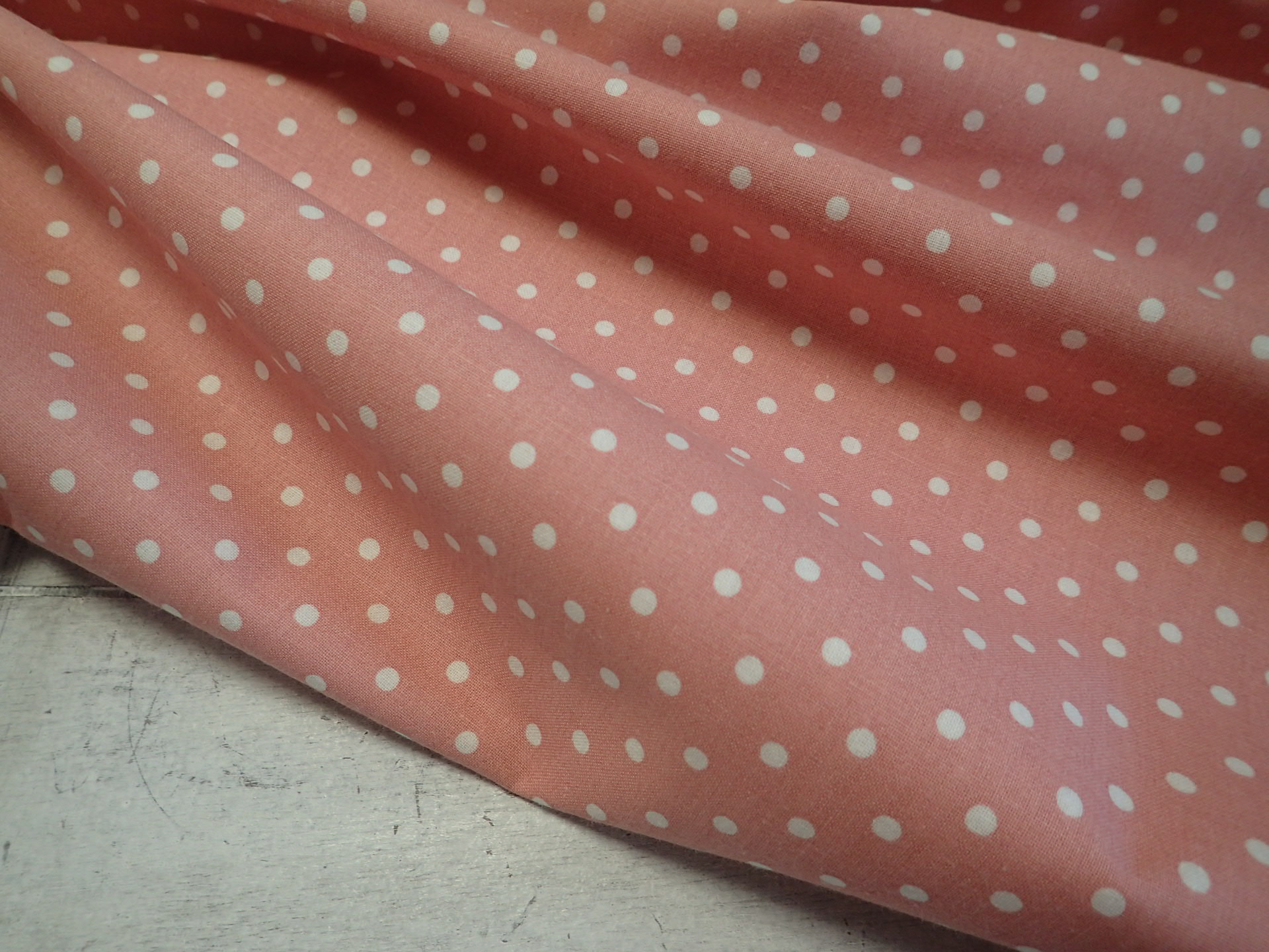 LÁTKA - STARORŮŽOVÁ + BÍLÉ PUNTÍKY