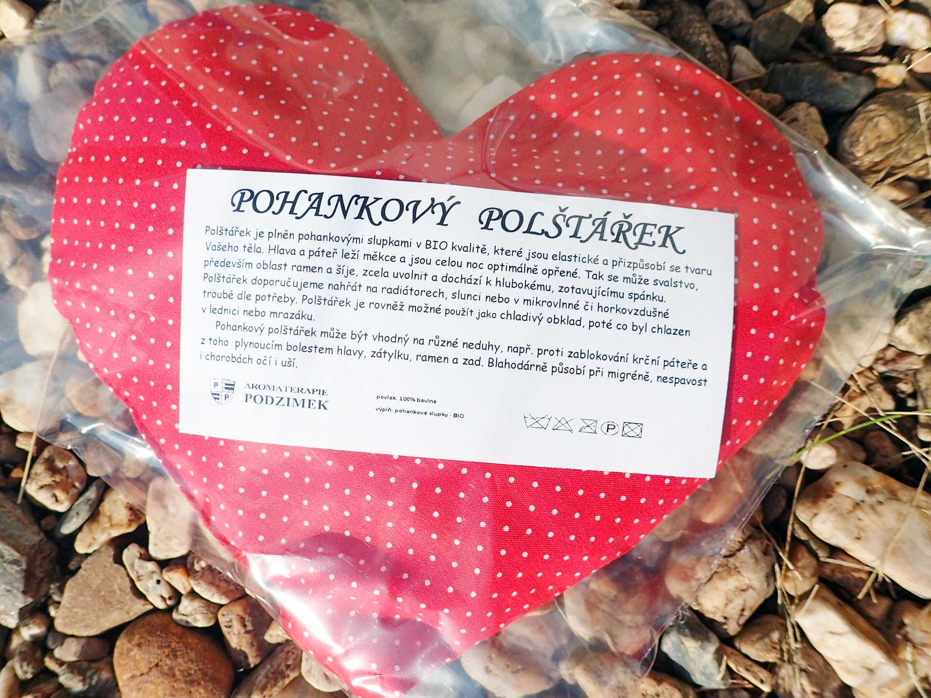 NAHŘÍVACÍ POHANKOVÝ POLŠTÁŘEK - SRDÍČKO - ČERVENÝ PUNTÍK