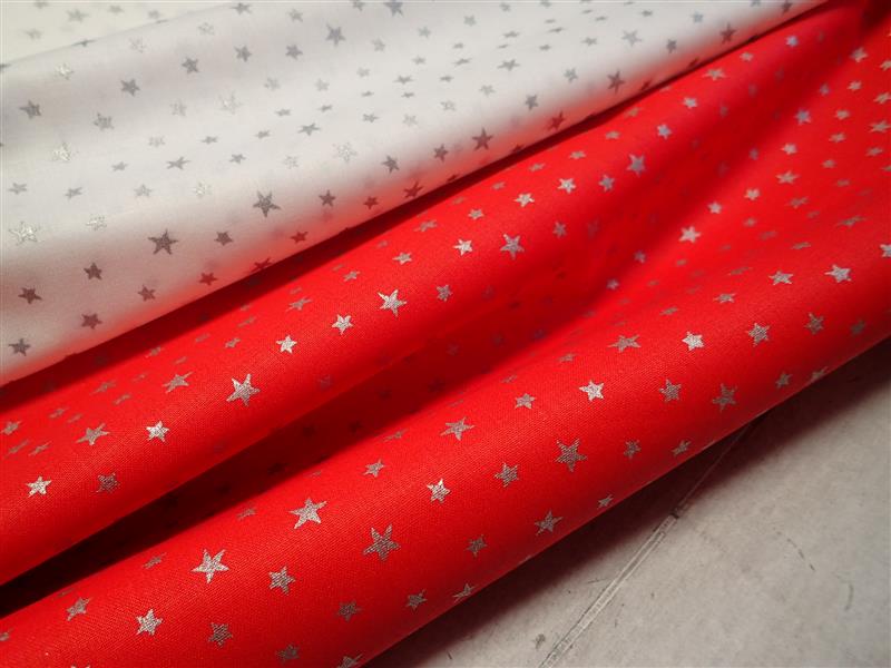 LÁTKA - VÁNOČNÍ - SE STŘÍBRNÝMI HVĚZDIČKAMI NA ČERVENÉM PODKLADU