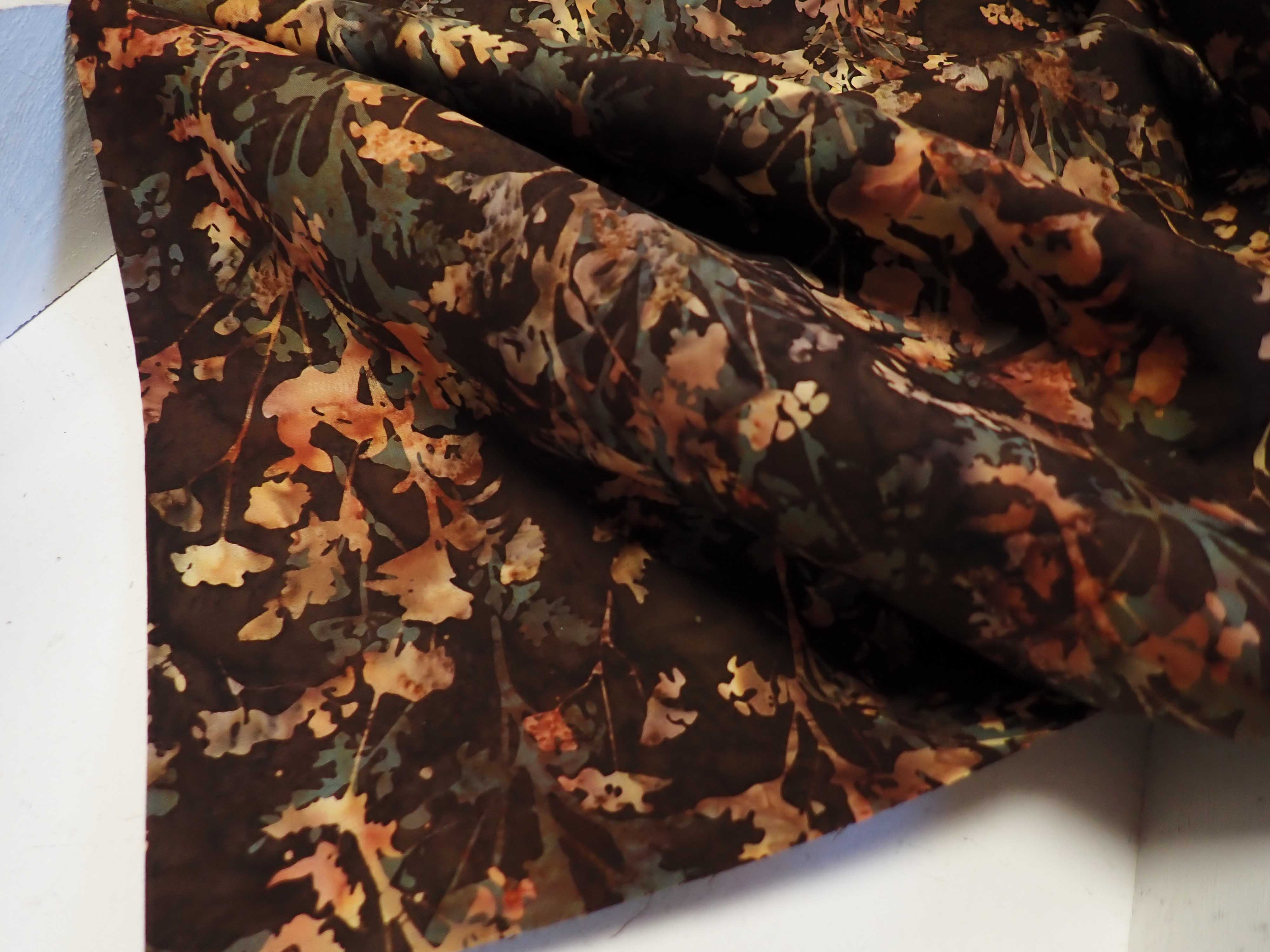 LÁTKA - BATIKA - HNĚDÁ