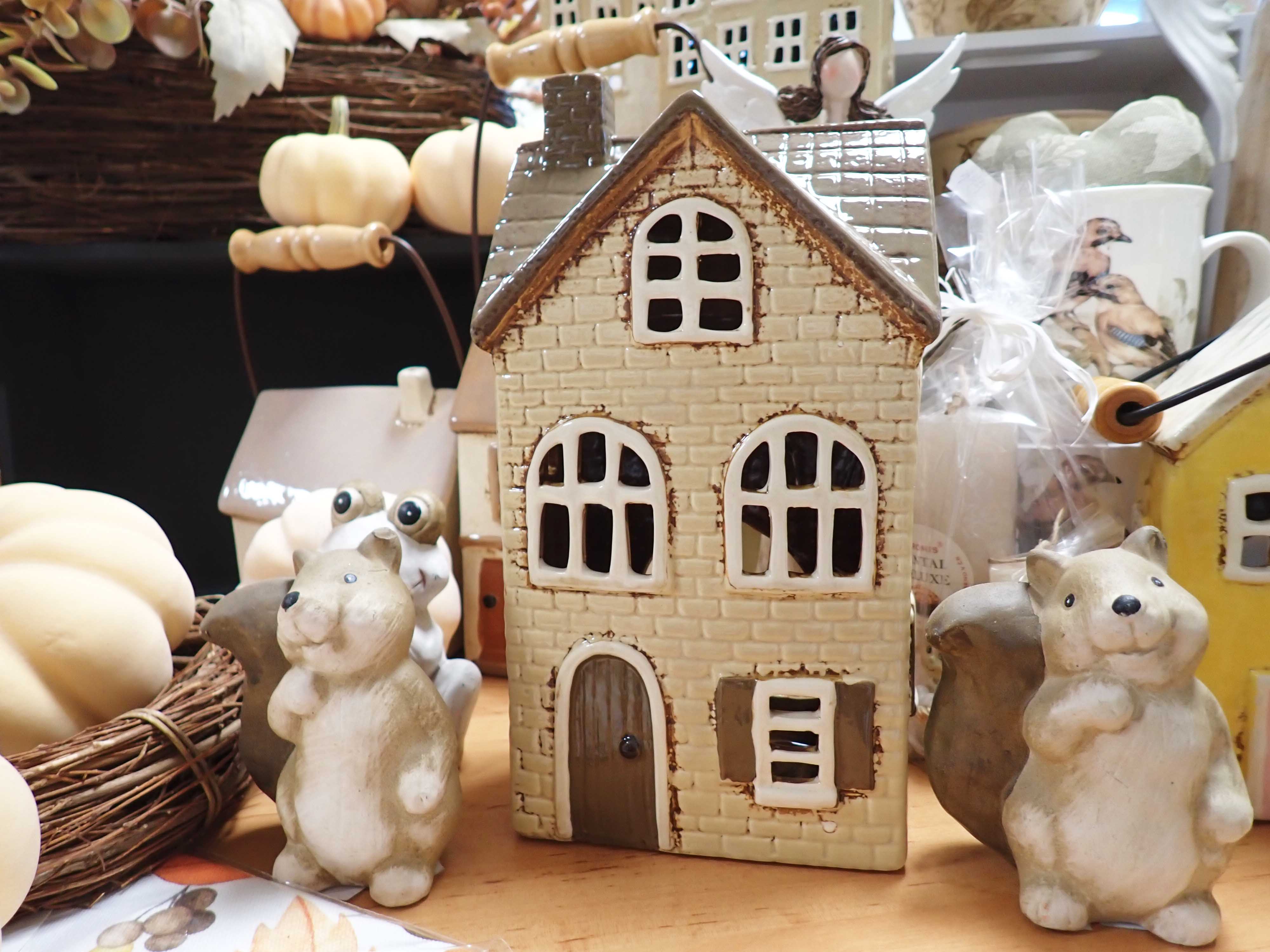 DEKORACE - KERAMICKÝ DOMEČEK