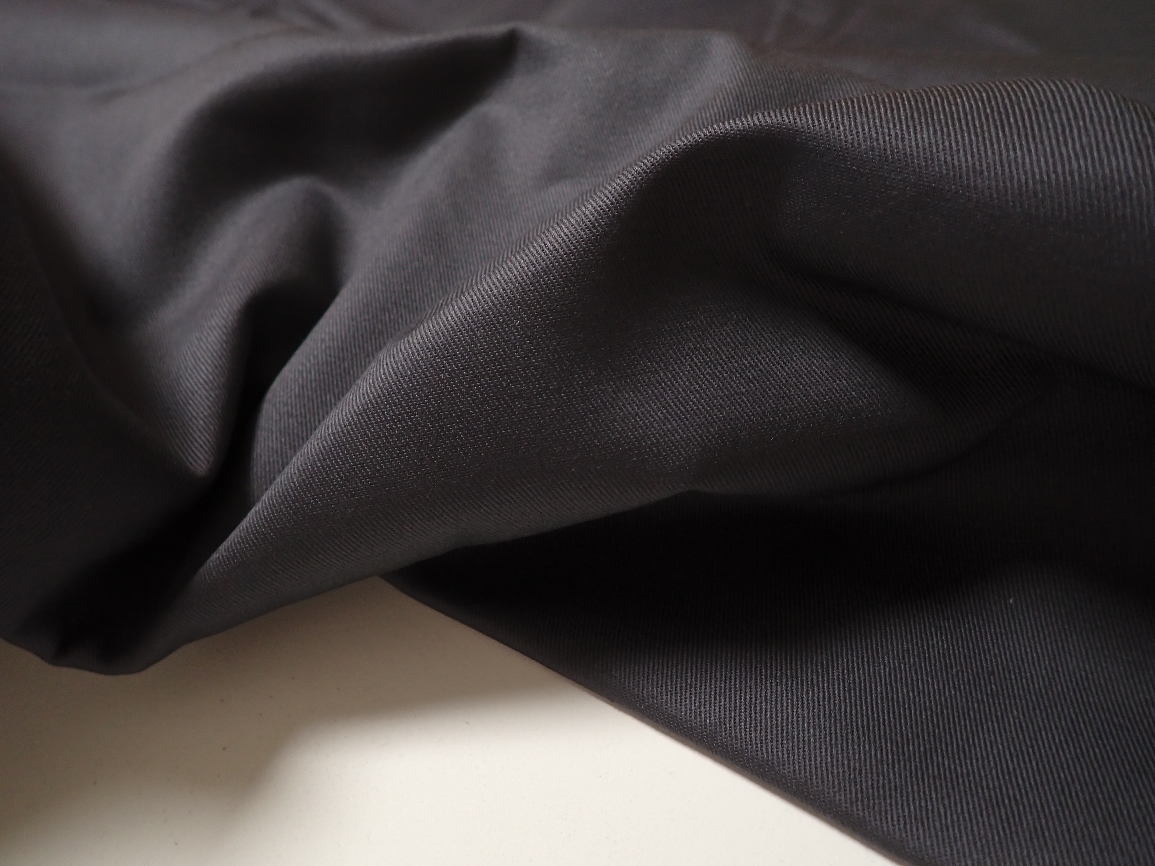 LÁTKA - KEPR - TMAVĚ ŠEDÝ