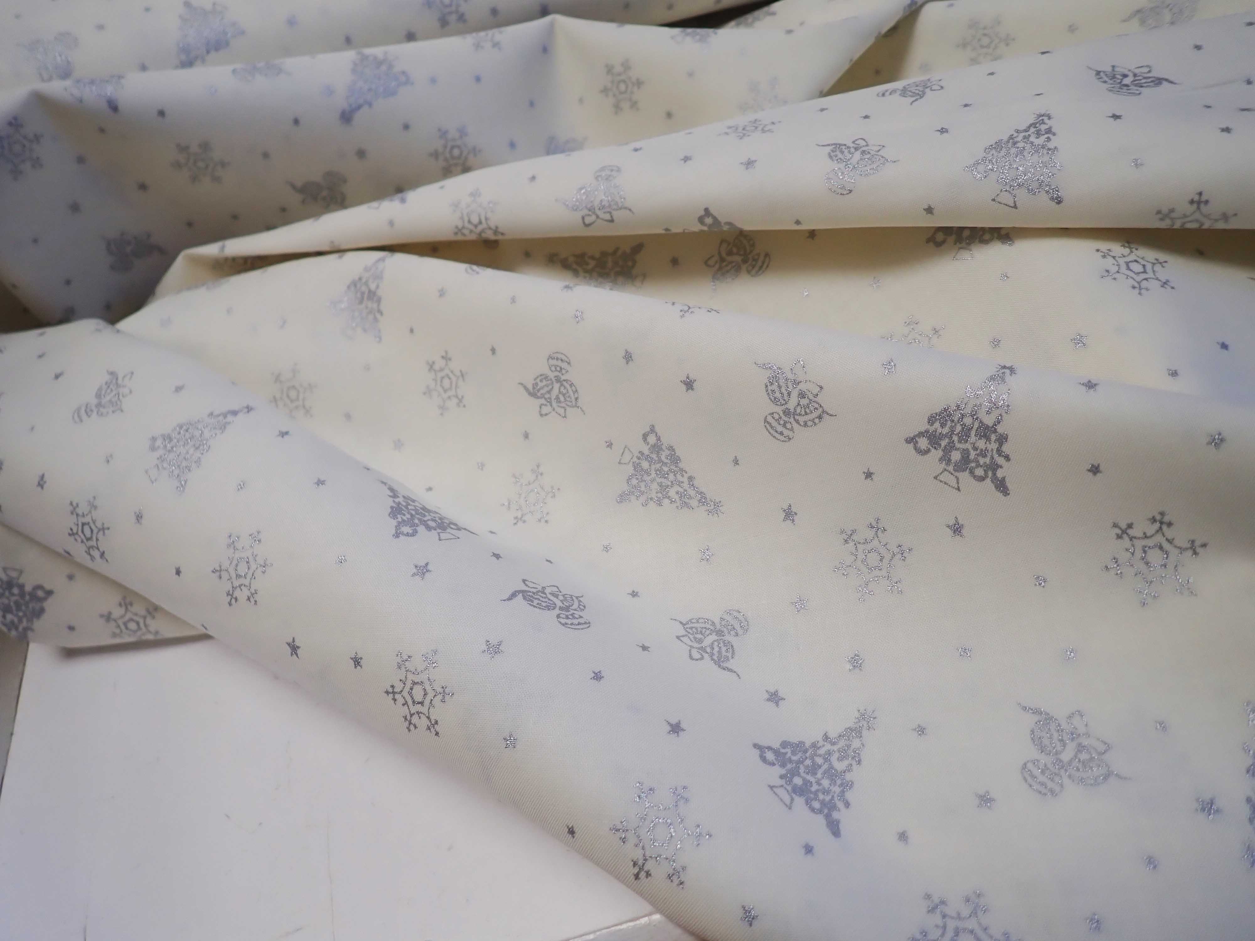 LÁTKA - VÁNOČNÍ - SMETANOVÁ - STŘÍBRNÉ VLOČKY + HVĚZDIČKY