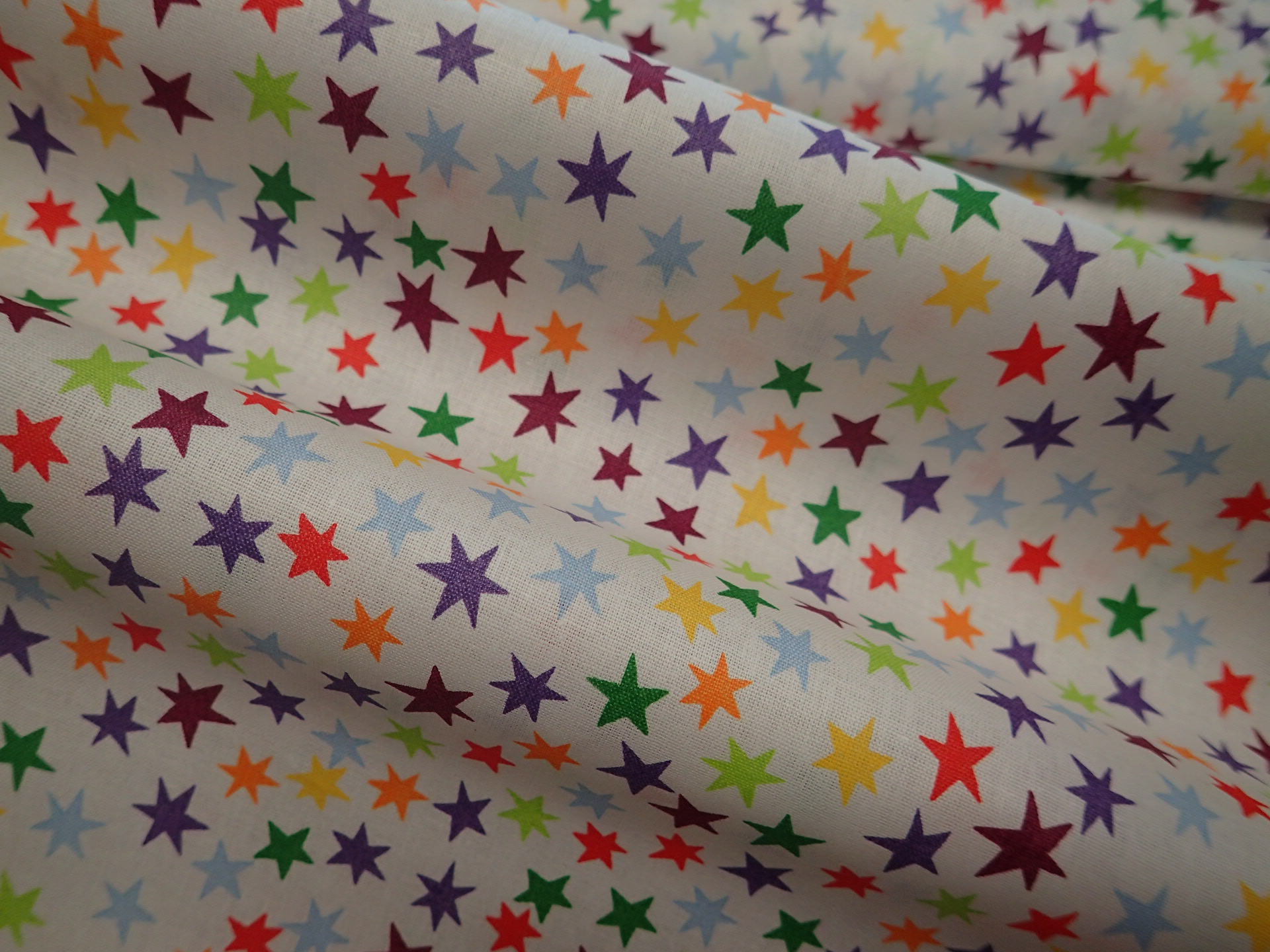 LÁTKA - BÍLÁ + BAREVNÉ HVĚZDIČKY