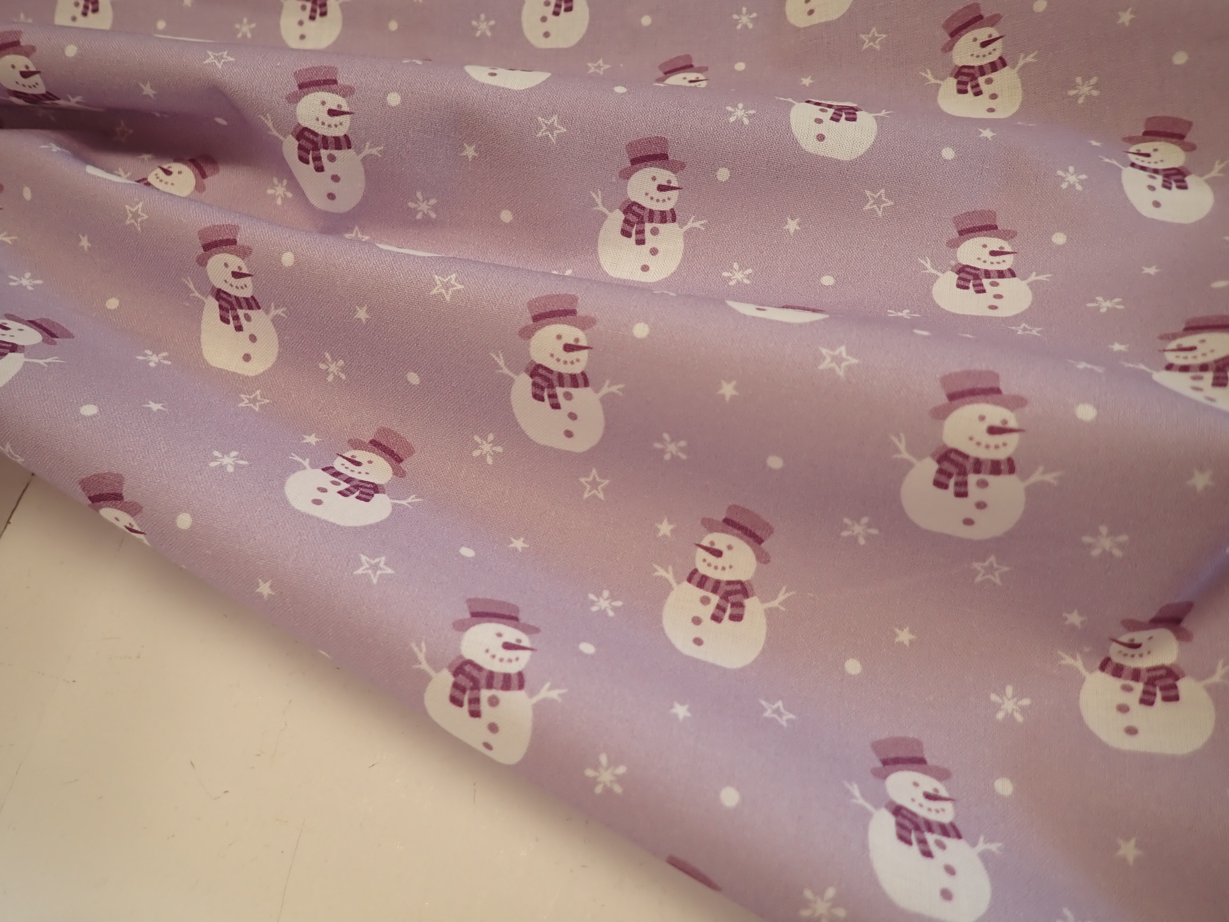 LÁTKA - VÁNOČNÍ - FIALOVÁ + SNĚHULÁCI