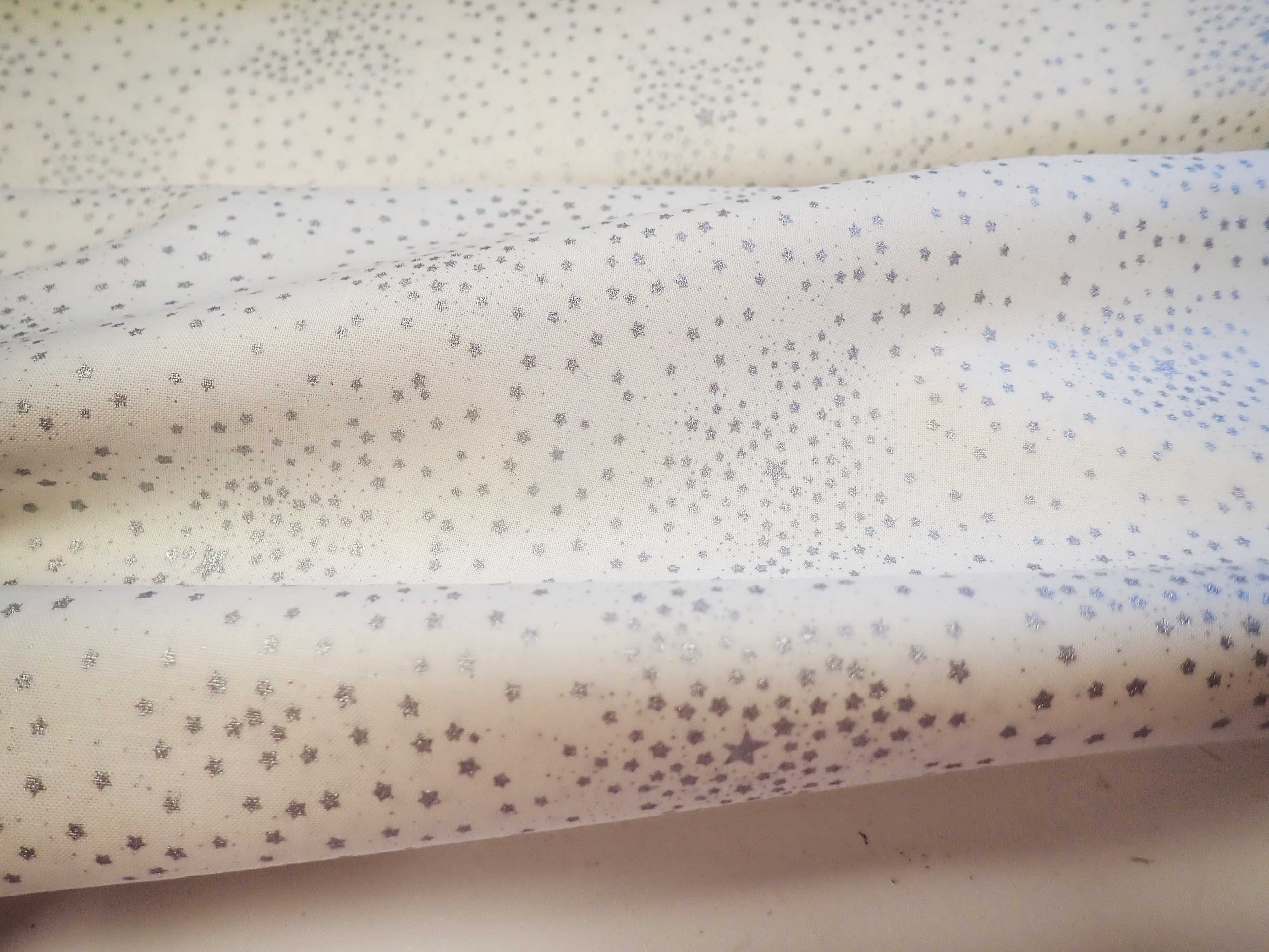 LÁTKA - VÁNOČNÍ - STŘÍBRNÉ HVĚZDIČKY