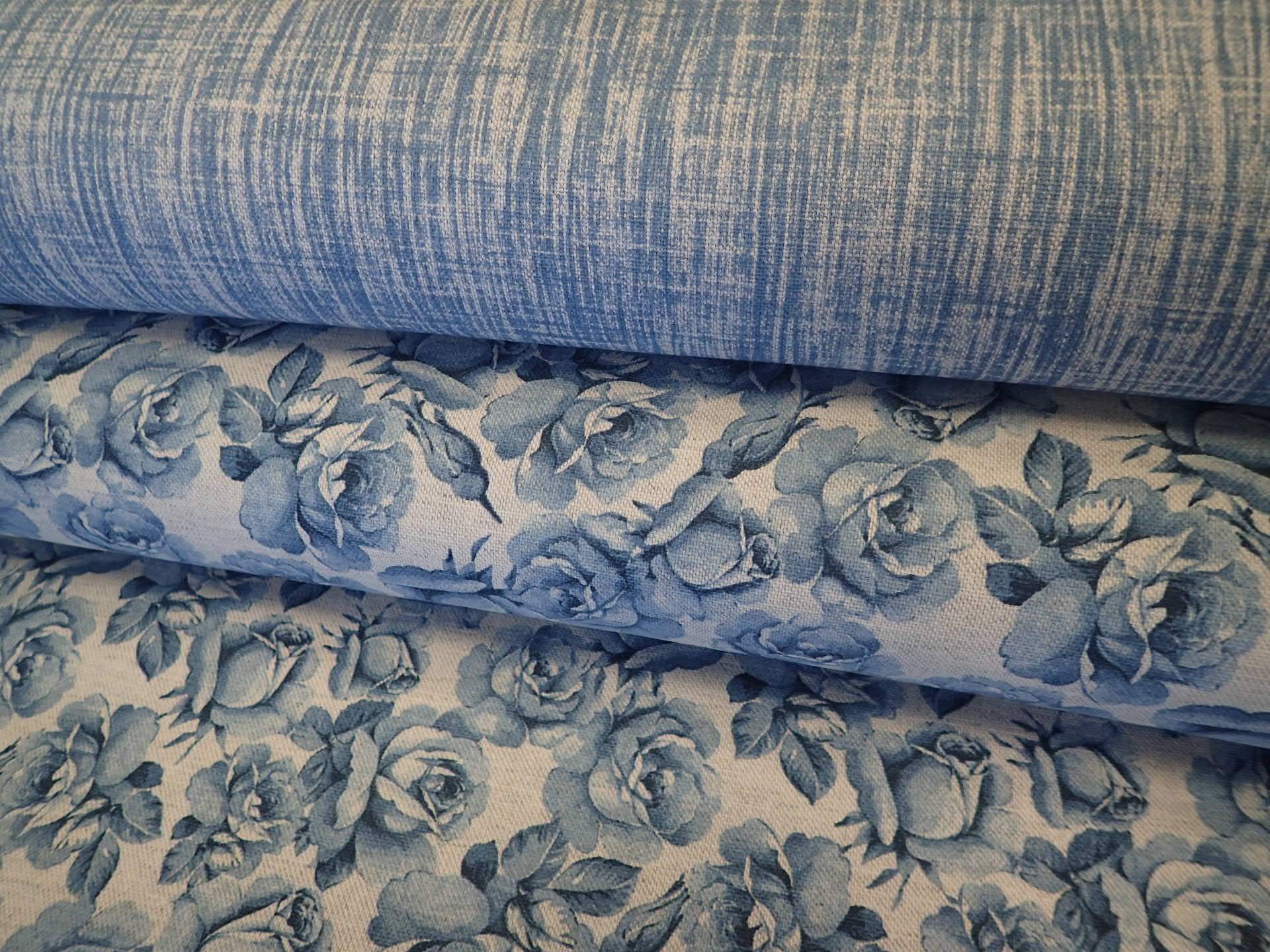 LÁTKA - POTAHOVKA - REŽNÁ + MODRÉ ŽÍHÁNÍ