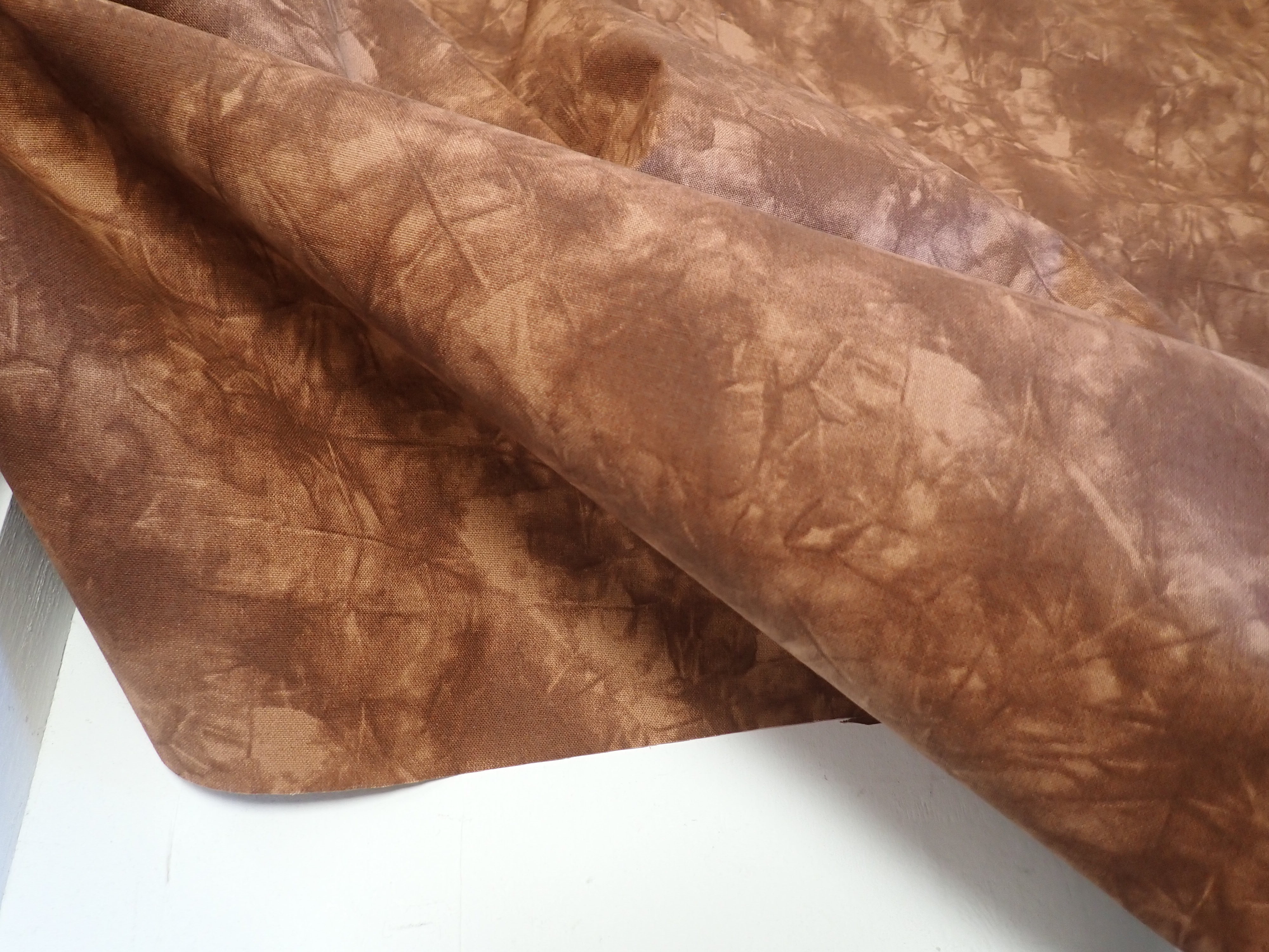 LÁTKA - MRAMOR - HNĚDÝ - 