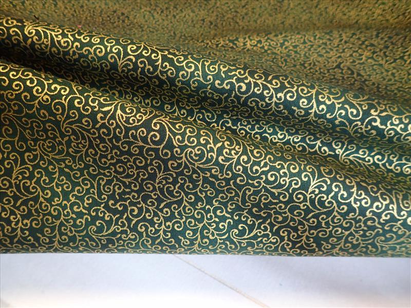 LÁTKA - VÁNOČNÍ - ZELENÁ + ZLATÉ ORNAMENTY