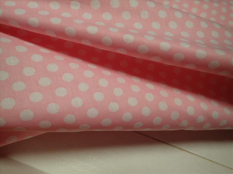 LÁTKA - SVĚTLE RŮŽOVÝ PUNTÍK