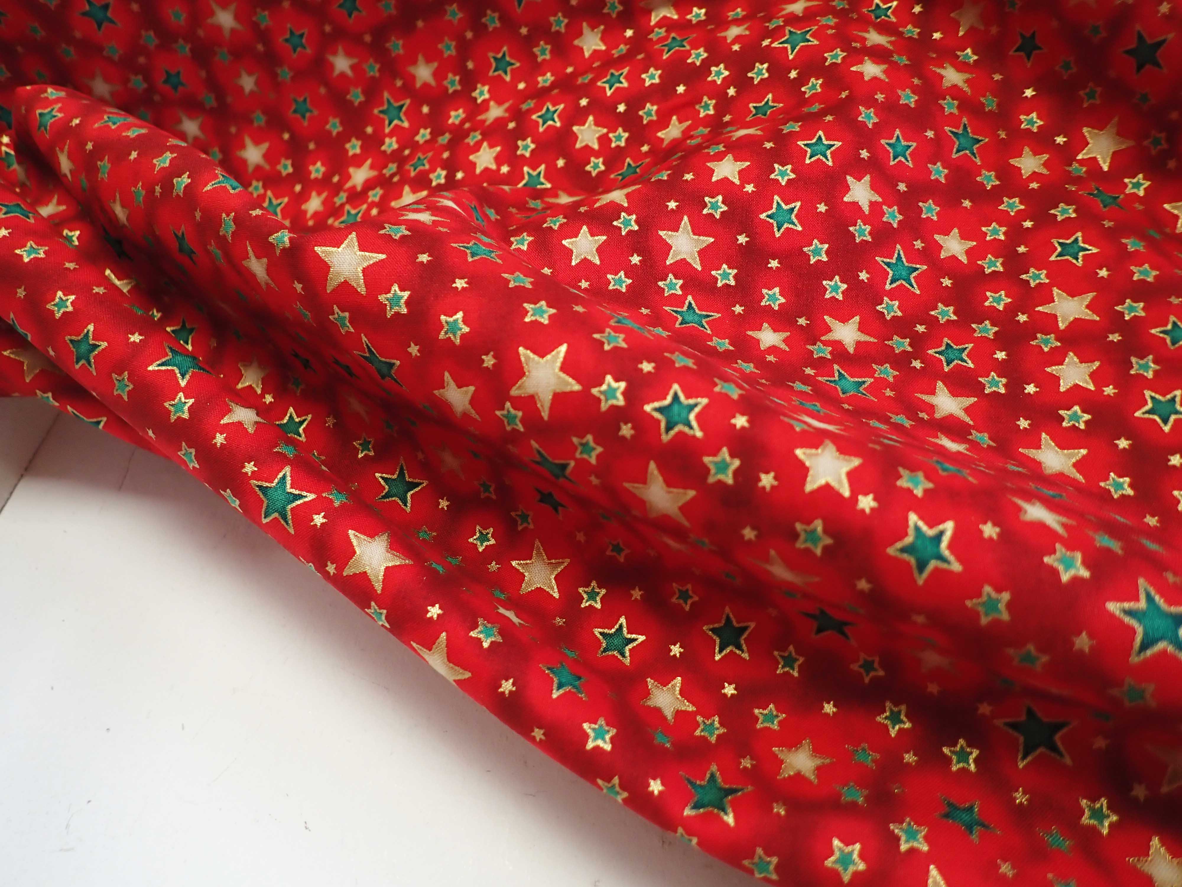 LÁTKA - VÁNOČNÍ - ČERVENÁ + BAREVNÉ + ZLATÉ HVĚZDIČKY