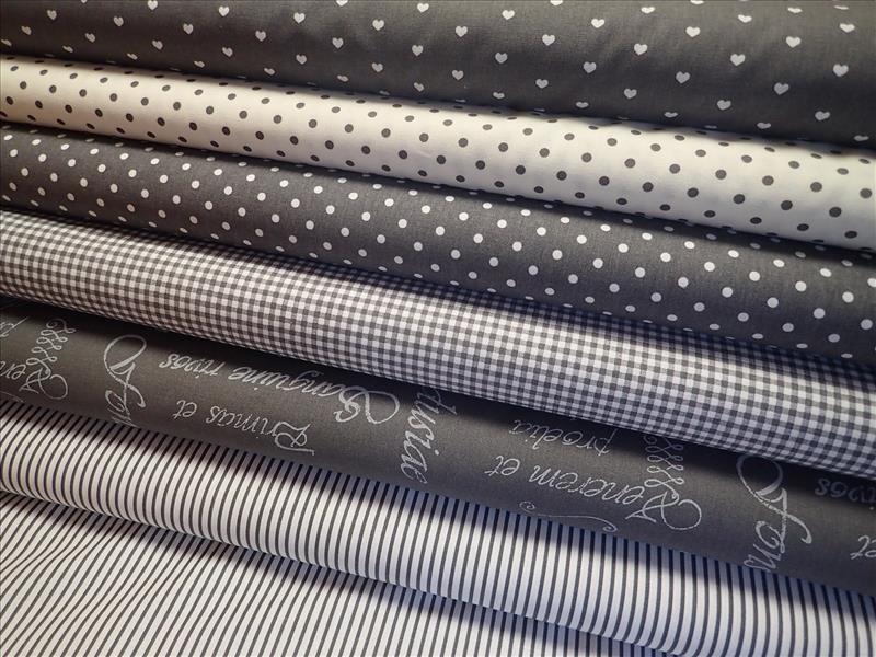 LÁTKA - TMAVĚ ŠEDÁ + BÍLÁ SRDÍČKA