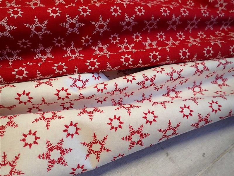 LÁTKA - VÁNOČNÍ - ČERVENÁ + BÍLÉ VLOČKY