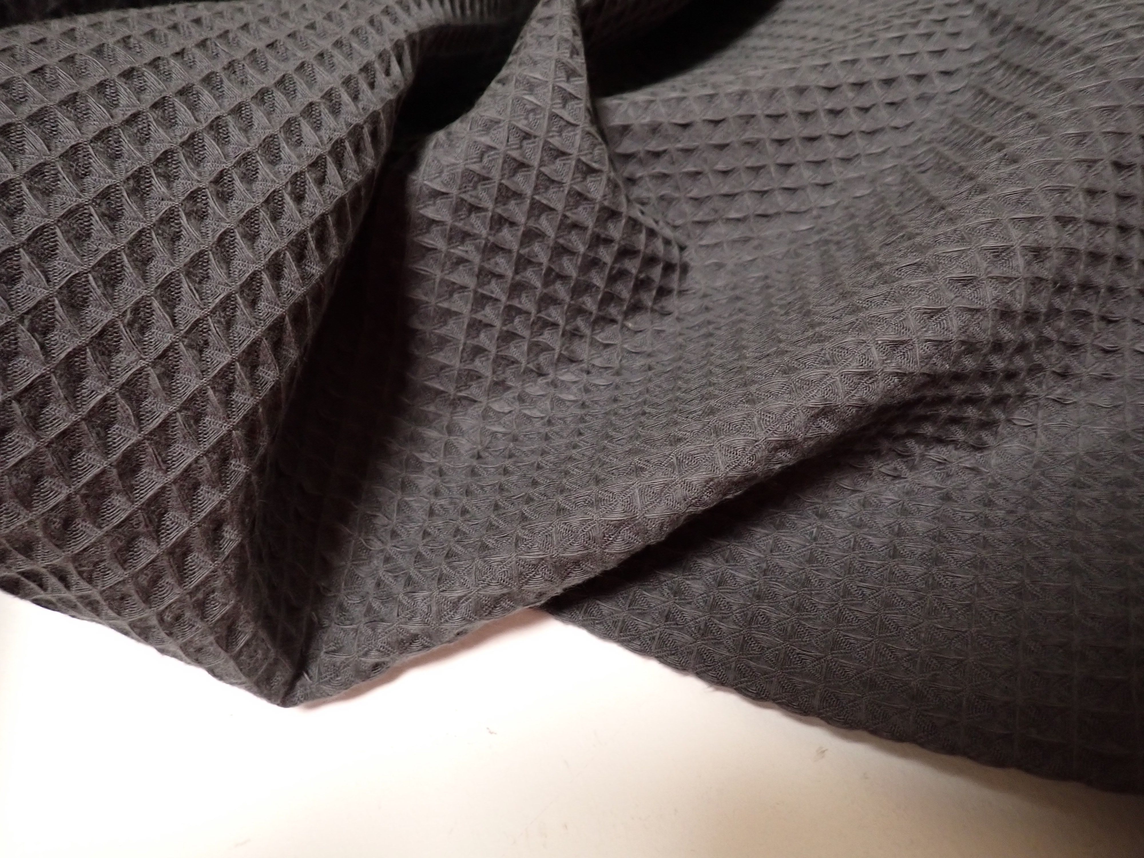 LÁTKA - VAFLE - TMAVĚ ŠEDÉ